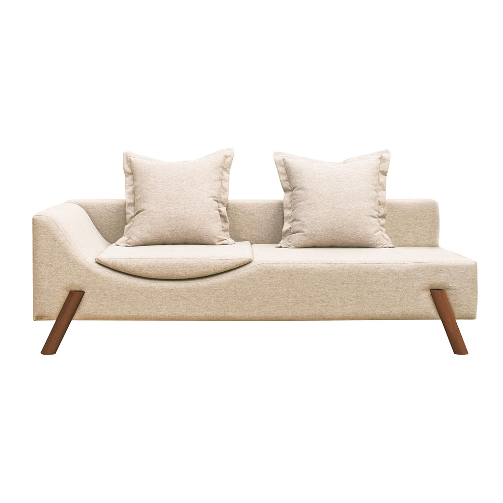 https://a.1stdibscdn.com/flag-couch-chaise-longue-in-natural-linen-and-wood-feet-for-sale-picture-3/f_56842/f_234755821634822038185/Sof_Flag_210_chaise_fechado_1_bra_o_Tecido_C11_Studio_Marta_Manente_master.jpg