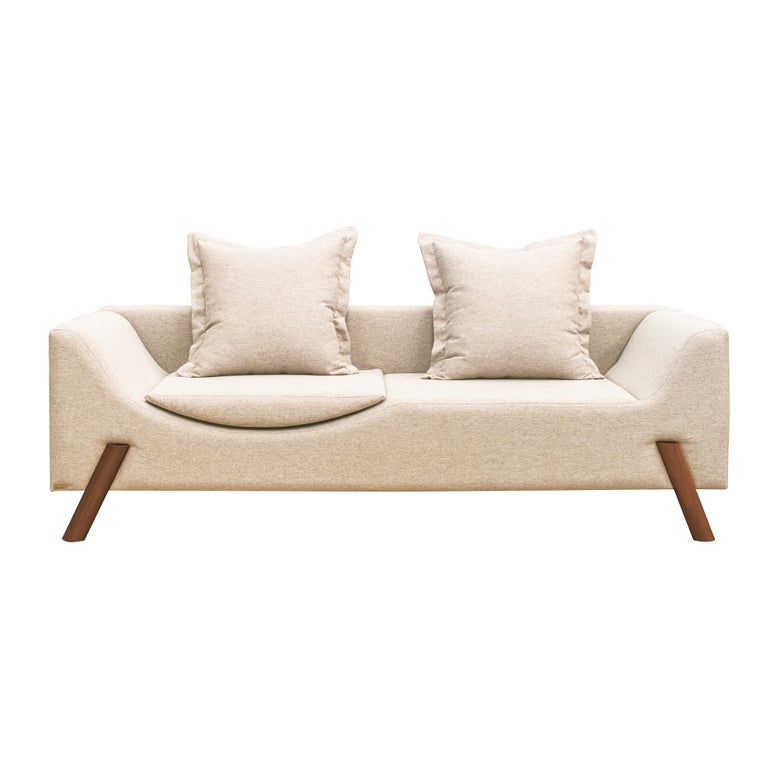 https://a.1stdibscdn.com/flag-couch-chaise-longue-with-two-arms-in-linen-and-wood-feet-for-sale-picture-5/f_56842/f_258728921635356081998/Sof_Flag_210_chaise_fechado_2_bra_os_Tecido_C11_Studio_Marta_Manente_master.jpg?width=768