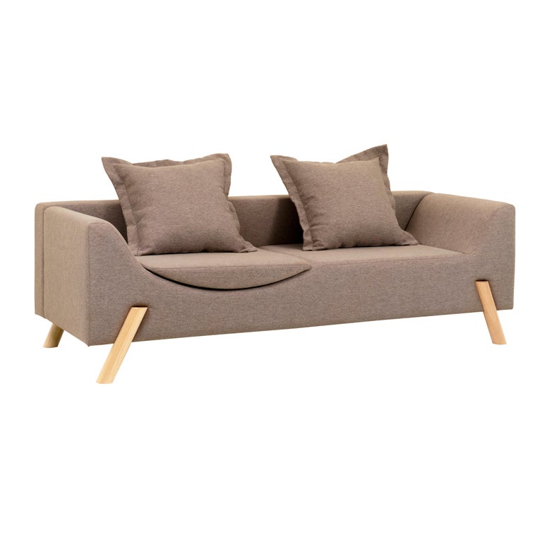 https://a.1stdibscdn.com/flag-couch-chaise-longue-with-two-arms-in-linen-and-wood-feet-for-sale-picture-10/f_56842/f_258728921635356088510/Sof_Flag_210_chaise_fechado_2_bra_os_perspectiva_Tecido_C12_Studio_Marta_Manente_master.jpg?width=768