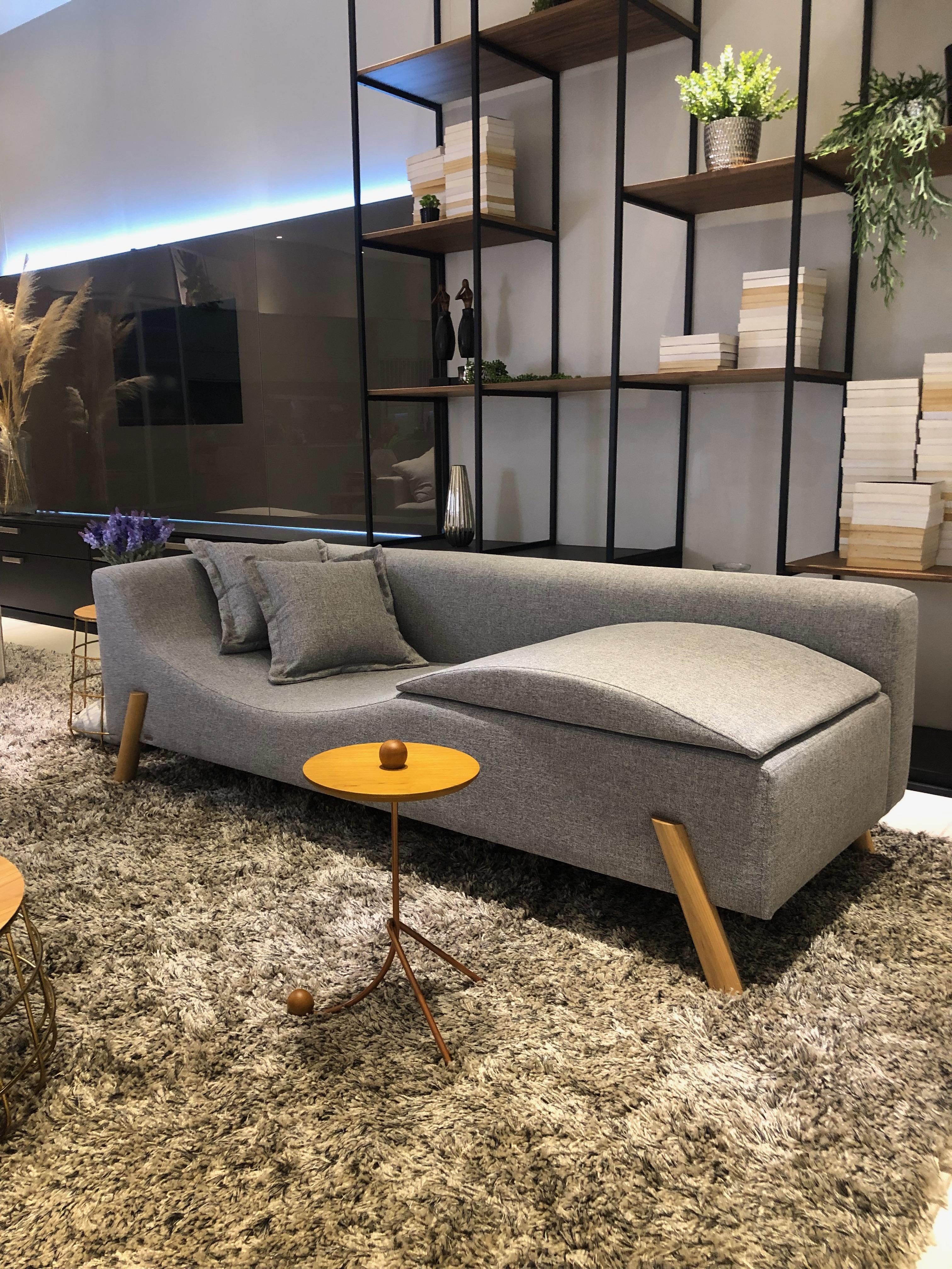 https://a.1stdibscdn.com/flag-couch-chaise-longue-in-natural-linen-and-wood-feet-for-sale-picture-5/f_56842/f_234755821637667287493/Sof_Flag_Maat_master.jpeg