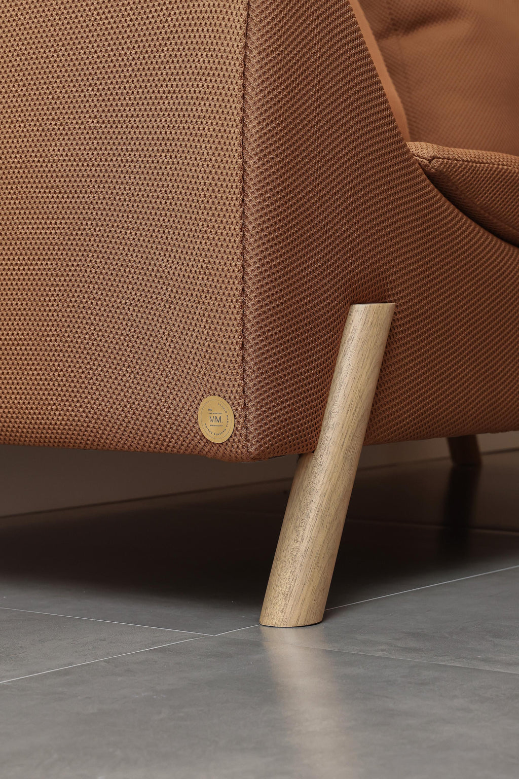 https://a.1stdibscdn.com/flag-couch-and-chaise-longue-in-knit-fabric-and-wood-feet-for-sale-picture-5/f_56842/f_411512521724266019348/Sof_Flag_Marta_Manente_8196_master.jpg