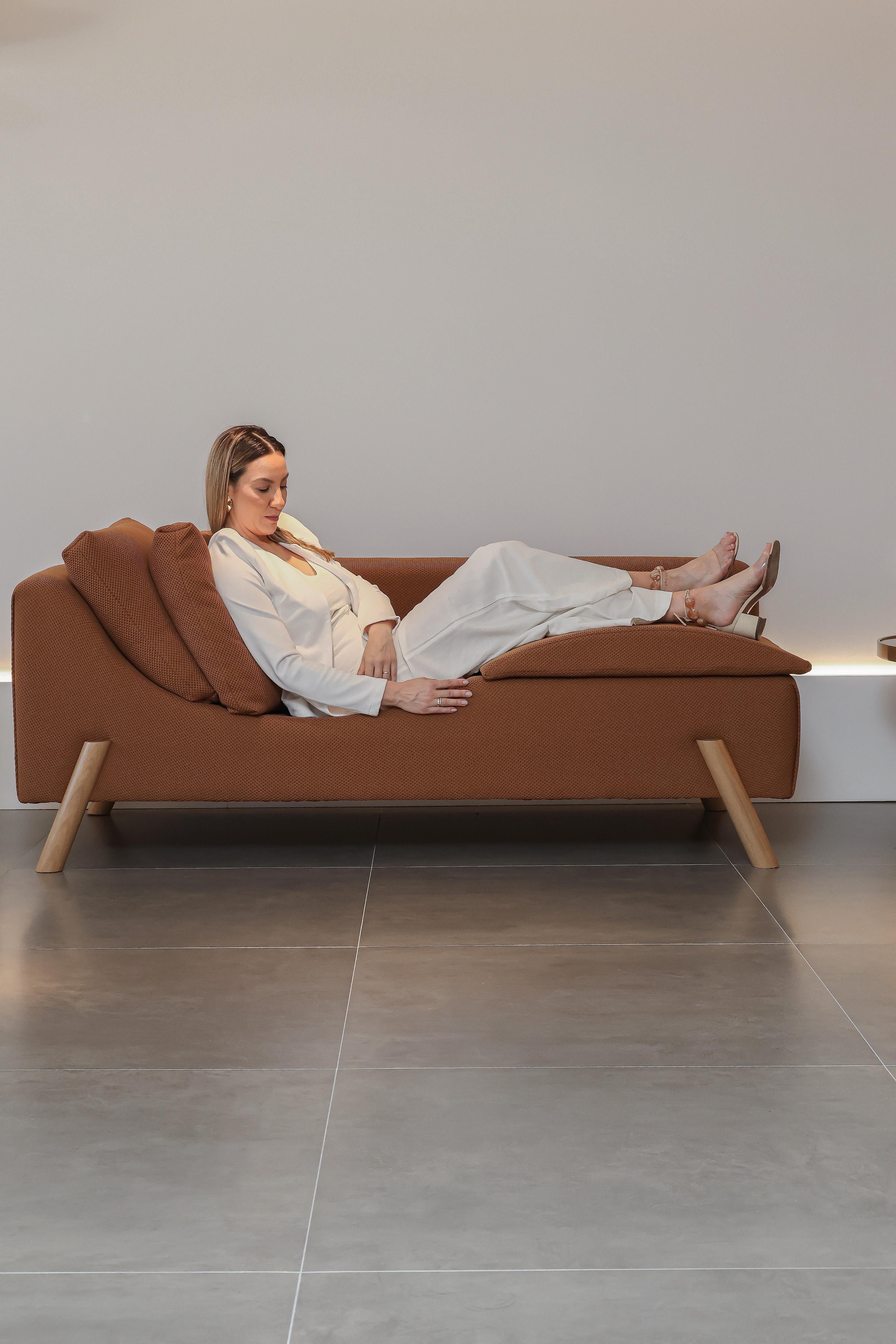 https://a.1stdibscdn.com/flag-couch-and-chaise-longue-in-knit-fabric-and-wood-feet-for-sale-picture-6/f_56842/f_411512521724266019442/Sof_Flag_Marta_Manente_9844_master.jpg