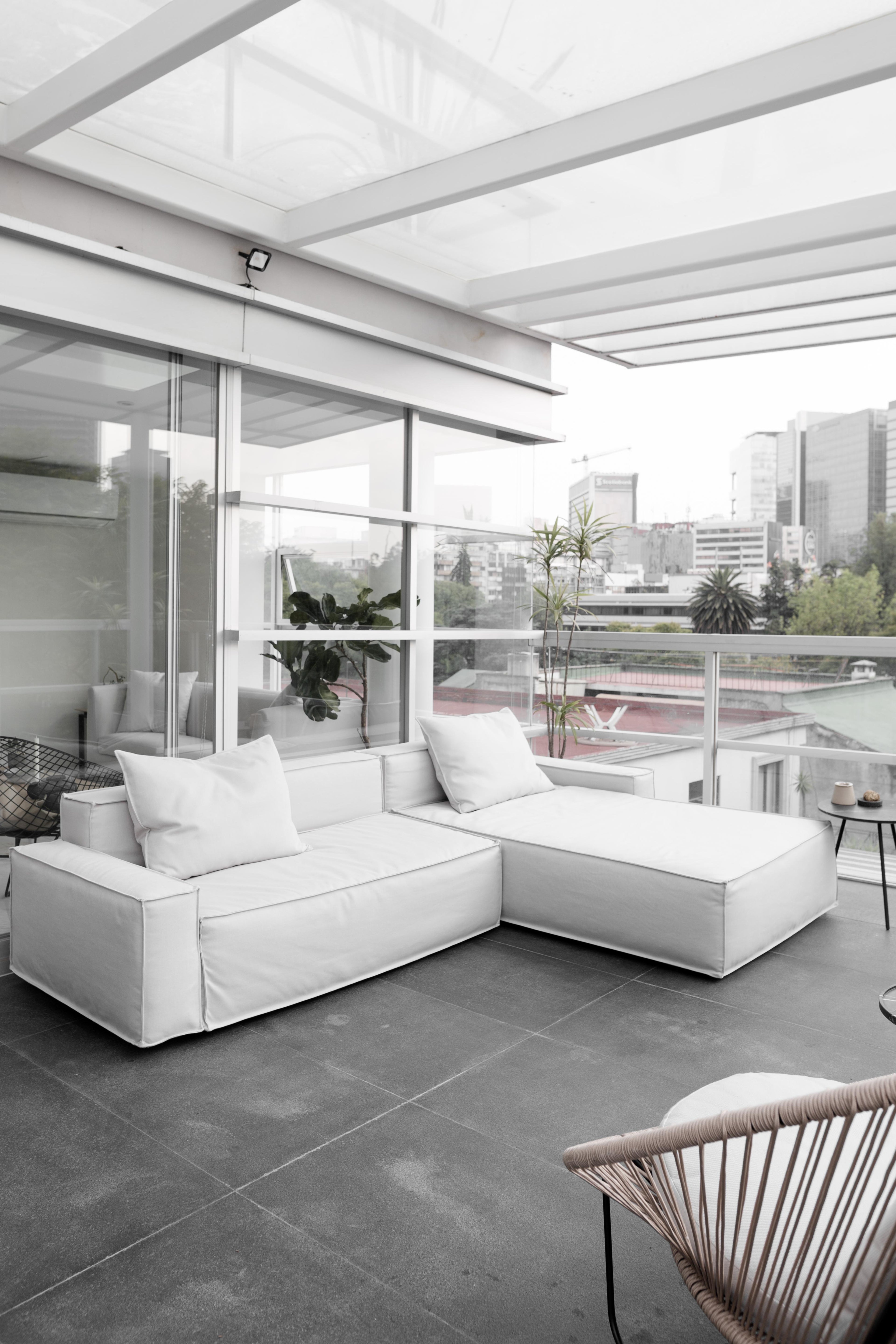https://a.1stdibscdn.com/arena-extra-large-outdoor-sofa-set-in-light-gray-upholstery-for-sale-picture-2/f_47391/f_212331621604937365927/Sofa_Arena_XL_Exterior_1_master.jpg