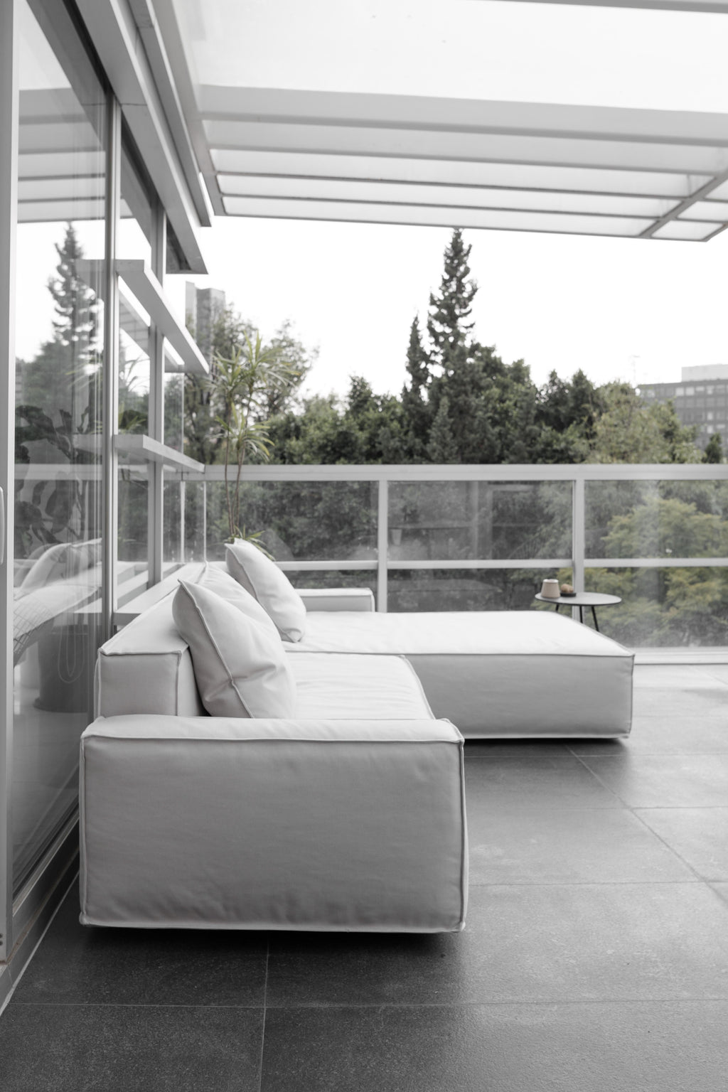 https://a.1stdibscdn.com/arena-extra-large-outdoor-sofa-set-in-light-gray-upholstery-for-sale-picture-5/f_47391/f_212331621604937377151/Sofa_Arena_XL_Exterior_3_master.jpg