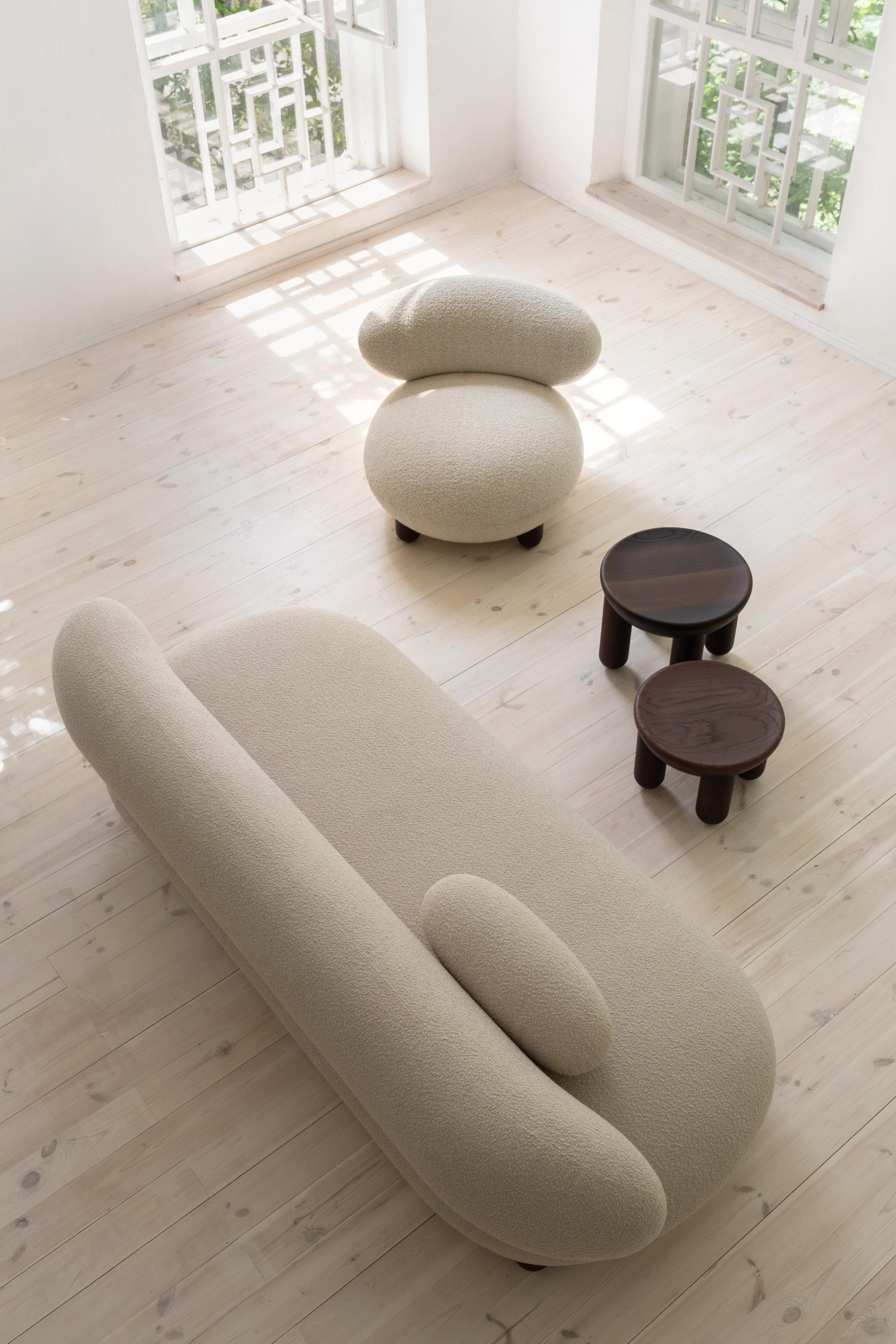 https://a.1stdibscdn.com/modern-flock-sofa-in-kvadrat-gentle-2-fabric-width-270-cm-by-noom-for-sale-picture-8/f_42321/f_454124221749652649561/Sofa_Flock_in_interior_by_NOOM_13_1_master.jpg