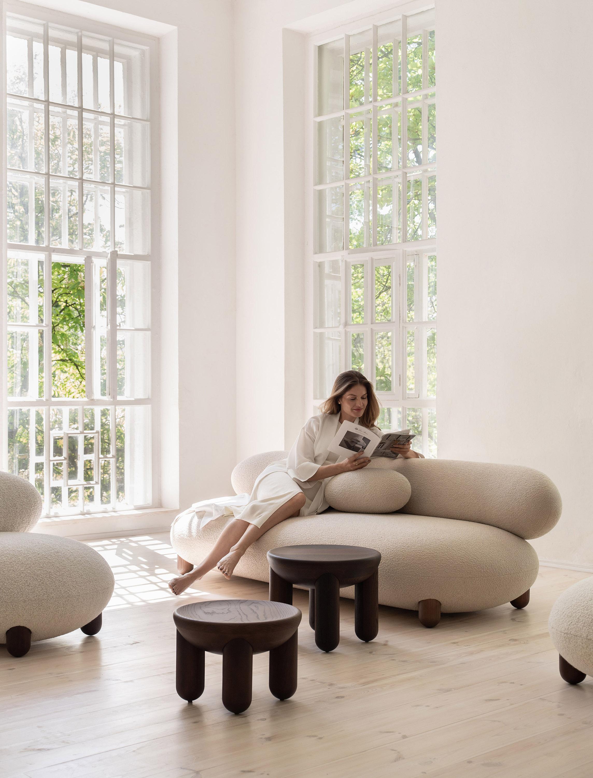 https://a.1stdibscdn.com/modern-flock-sofa-in-kvadrat-gentle-2-fabric-width-210-cm-by-noom-for-sale-picture-5/f_42321/f_454121821749651970855/Sofa_Flock_in_interior_by_NOOM_3_sm_master.jpg