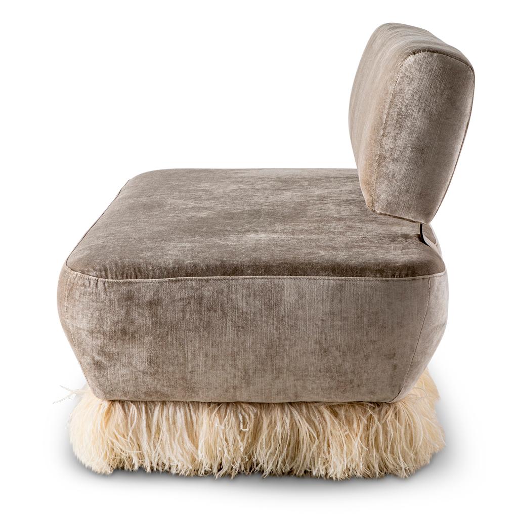 https://a.1stdibscdn.com/velvet-bronzed-steel-brass-ostrich-feather-ostrich-fluff-sofa-for-sale-picture-2/f_38931/f_169834121574422818246/Sofa_Ostrich_Fluff_View2_master.jpg