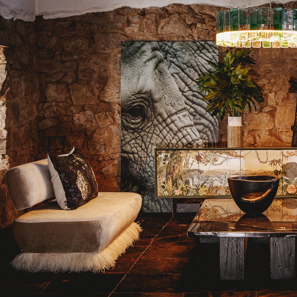https://a.1stdibscdn.com/velvet-bronzed-steel-brass-ostrich-feather-ostrich-fluff-sofa-for-sale-picture-5/f_38931/f_169834121574422813473/Sofa_Ostrich_Fluff_View7_master.jpg