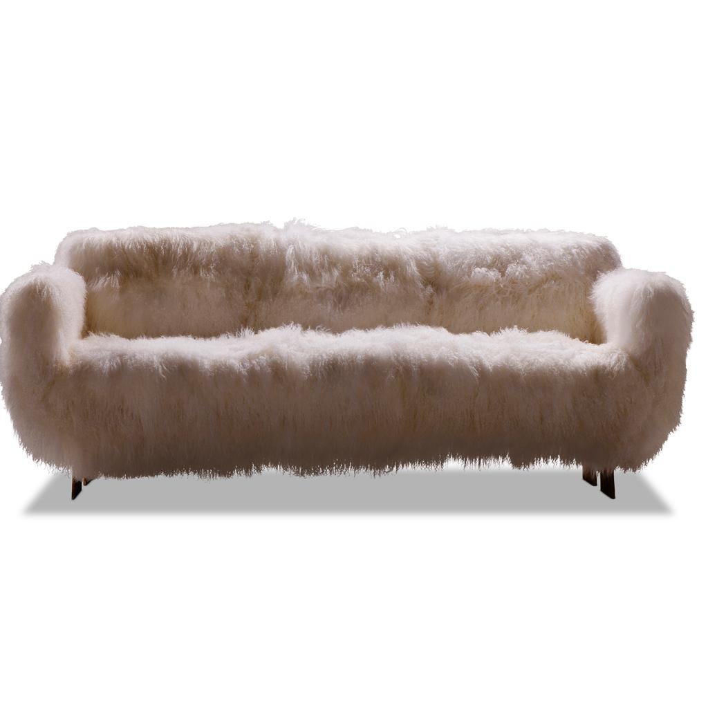 https://a.1stdibscdn.com/modern-white-mongolian-sheepskin-solid-cast-brass-primal-sofa-by-egg-designs-for-sale-picture-5/f_38931/f_408042821721992726948/Sofa_Primal_Mongolian_View4_master.jpg