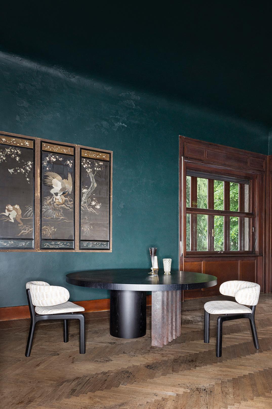 https://a.1stdibscdn.com/hunt-three-legs-chair-in-fabric-black-ash-dainelli-studio-for-somaschini-for-sale-picture-5/f_97422/f_400788121717754242967/Somaschini_05234006_master.jpg