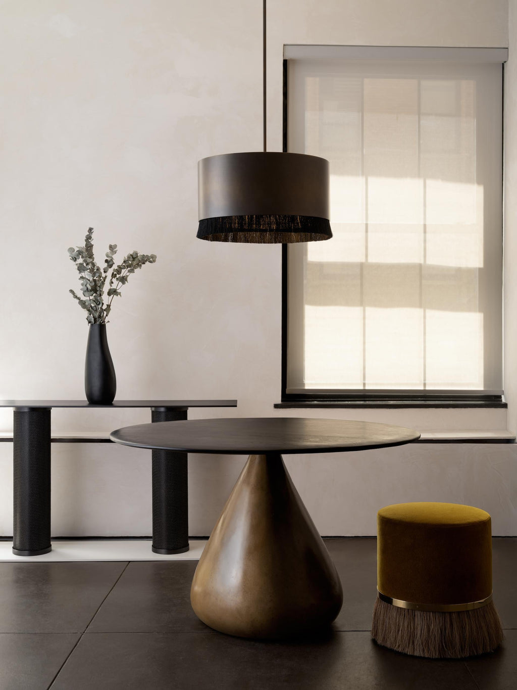 https://a.1stdibscdn.com/konekt-sonya-dining-table-in-bronze-and-ebonized-walnut-for-sale-picture-3/f_28753/f_83982231657818966704/Sonya_Table_Thing_3_Stool_master.jpg