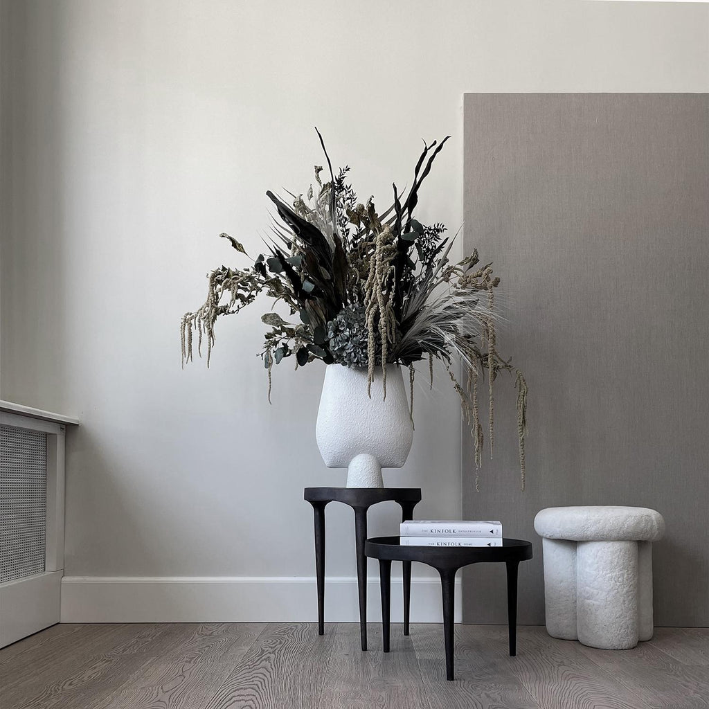 https://a.1stdibscdn.com/phantom-table-tall-by-101-copenhagen-for-sale-picture-5/f_12192/f_319020421671809305453/Sphere_Vase_Square_big_bubble_white_phantom_tables_1_1__master.jpg