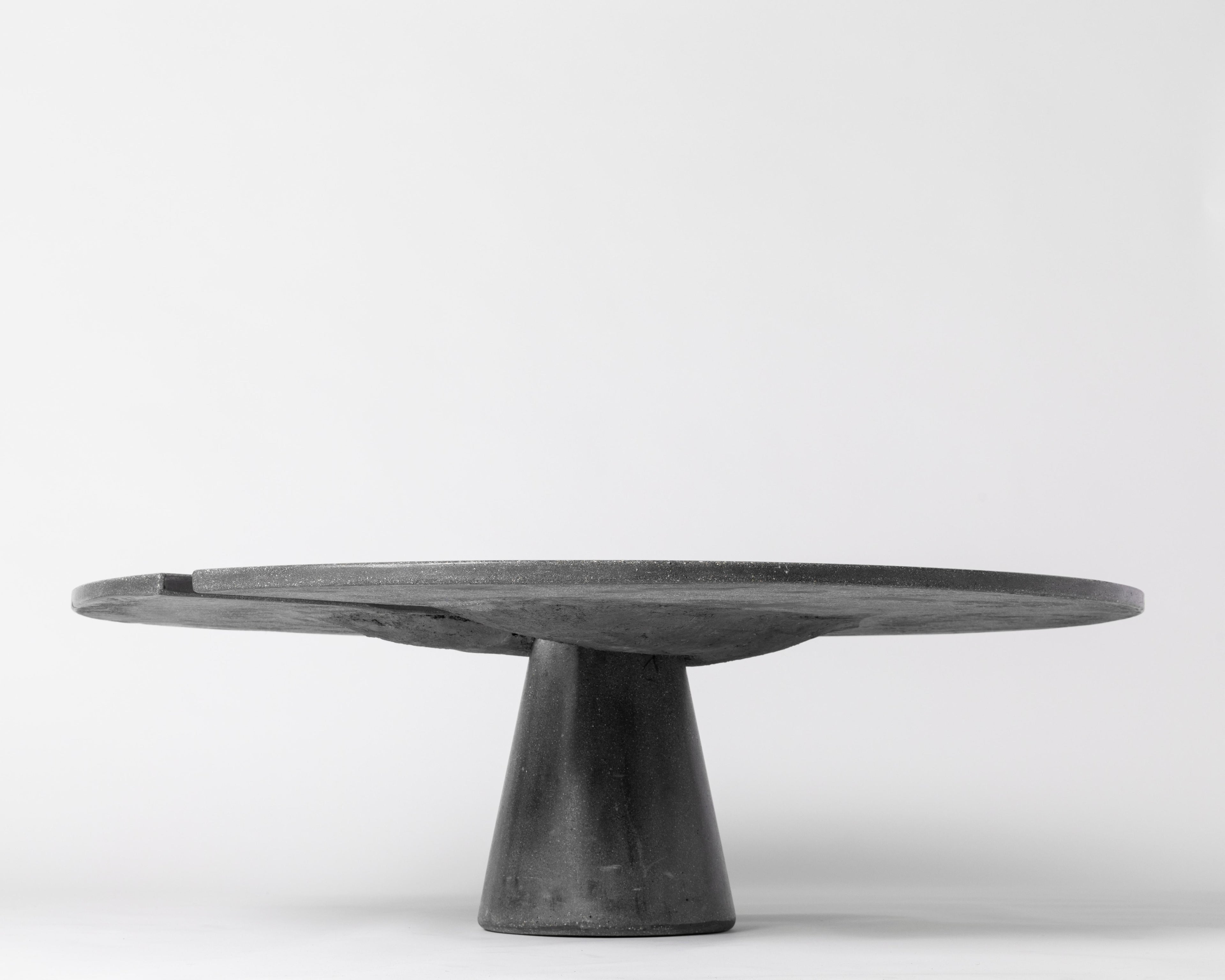 https://a.1stdibscdn.com/james-de-wulf-straight-split-locking-concrete-coffee-table-for-sale-picture-2/f_12242/1588790858368/Split_Coffee_3_master.jpg