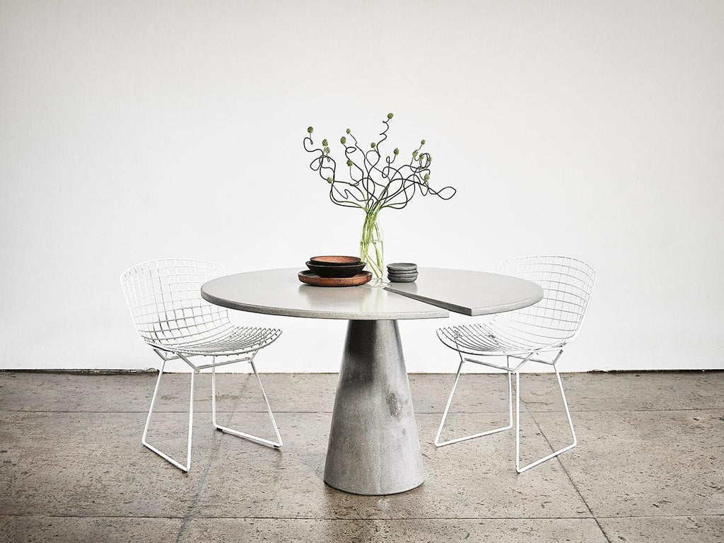https://a.1stdibscdn.com/james-de-wulf-concrete-split-locking-dining-table-60-for-sale-picture-4/f_12242/f_247652721628016451623/Split_Locking_master.jpg
