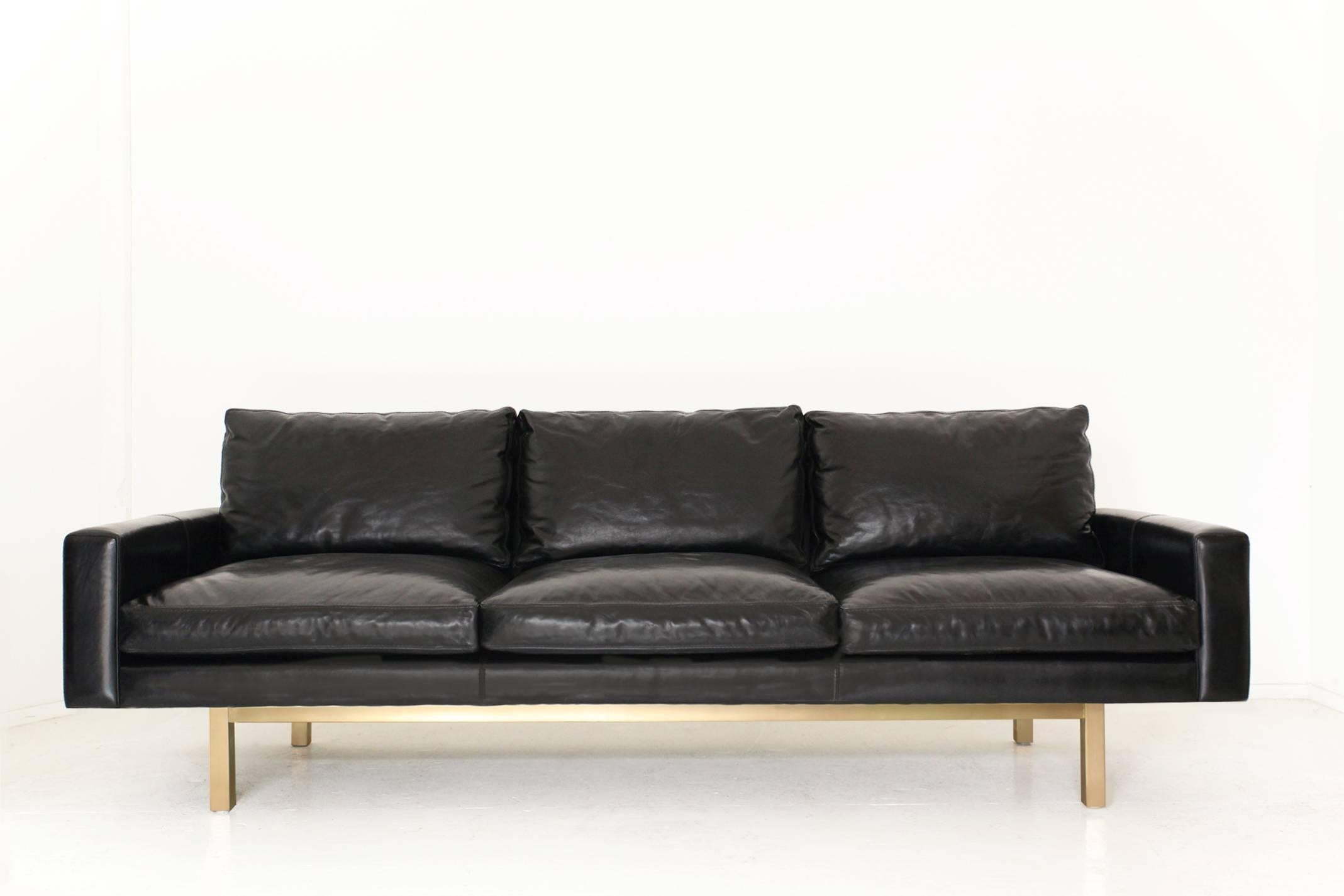 https://a.1stdibscdn.com/archivesE/upload/f_29663/f_83386431503525155328/St_Sofa_black_brass_master.jpg