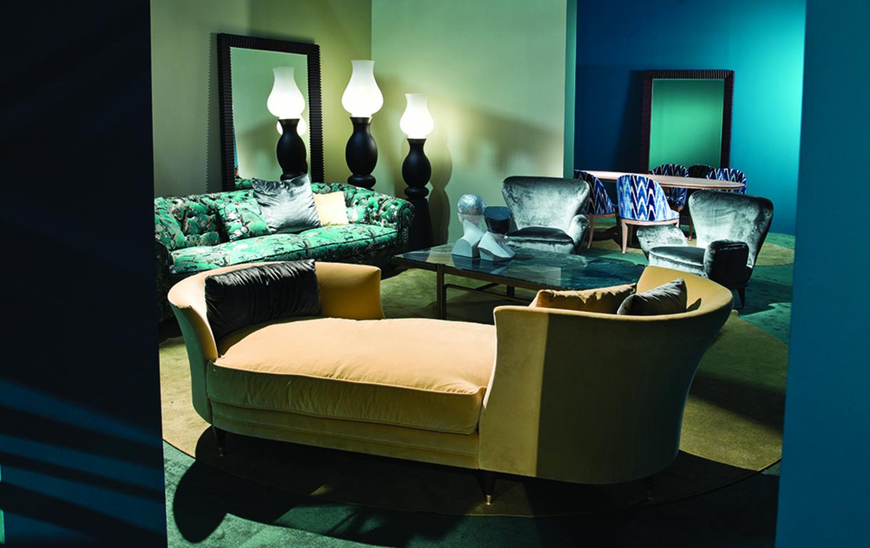 https://a.1stdibscdn.com/collage-chester-3-seat-sofa-in-silkbird-jacquard-green-by-ferruccio-laviani-for-sale-picture-4/f_46131/f_156425321564737340340/Stand_3__master.jpg