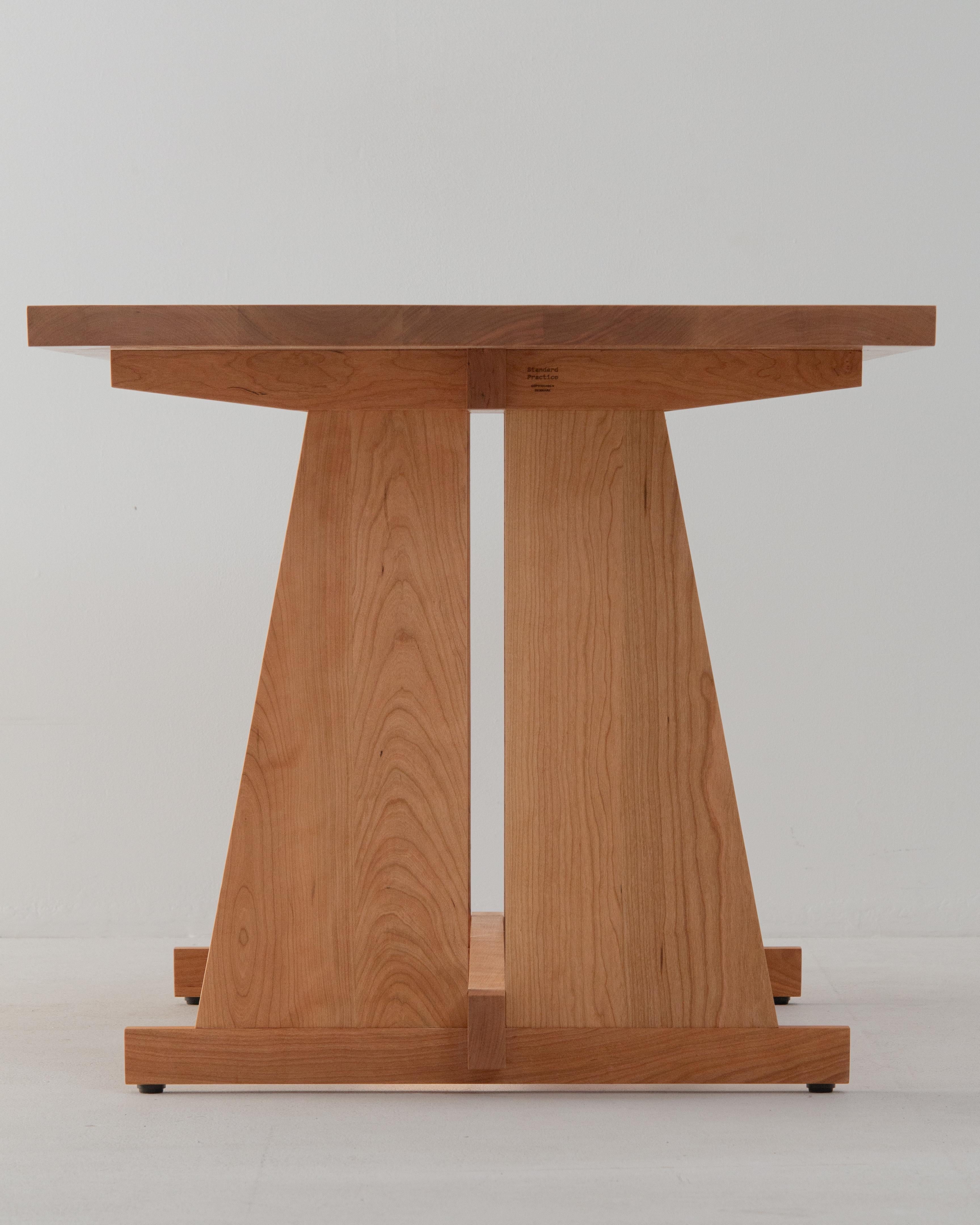 https://a.1stdibscdn.com/lola-classic-dining-table-in-solid-european-cherry-by-standard-practice-for-sale-picture-3/f_12192/f_492664021773766412809/StandardPractice_Lola_Classic_02_master.jpg