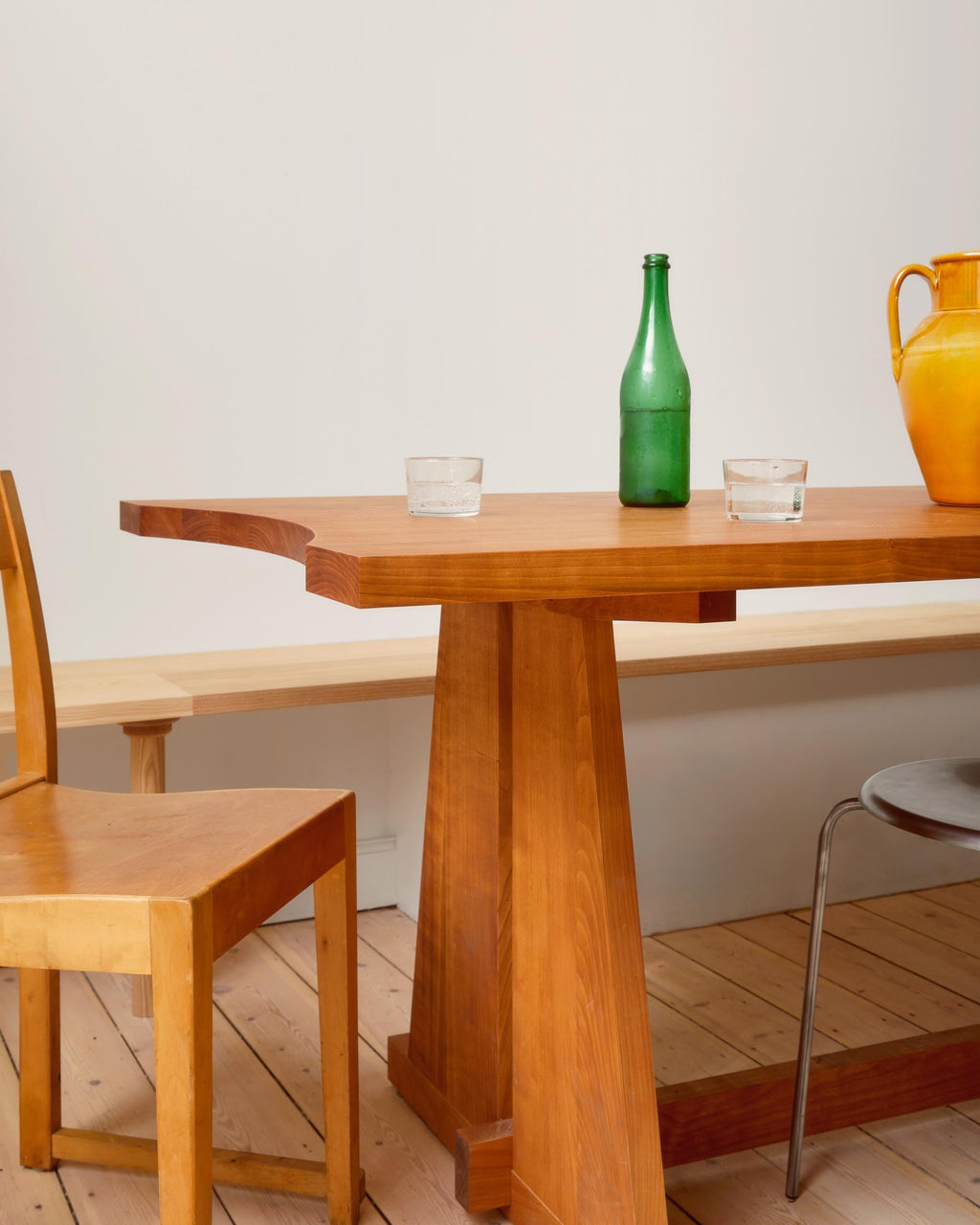https://a.1stdibscdn.com/lola-classic-dining-table-in-solid-european-cherry-by-standard-practice-for-sale-picture-8/f_12192/f_492664021773766412681/StandardPractice_Lola_Classic_07_master.jpg