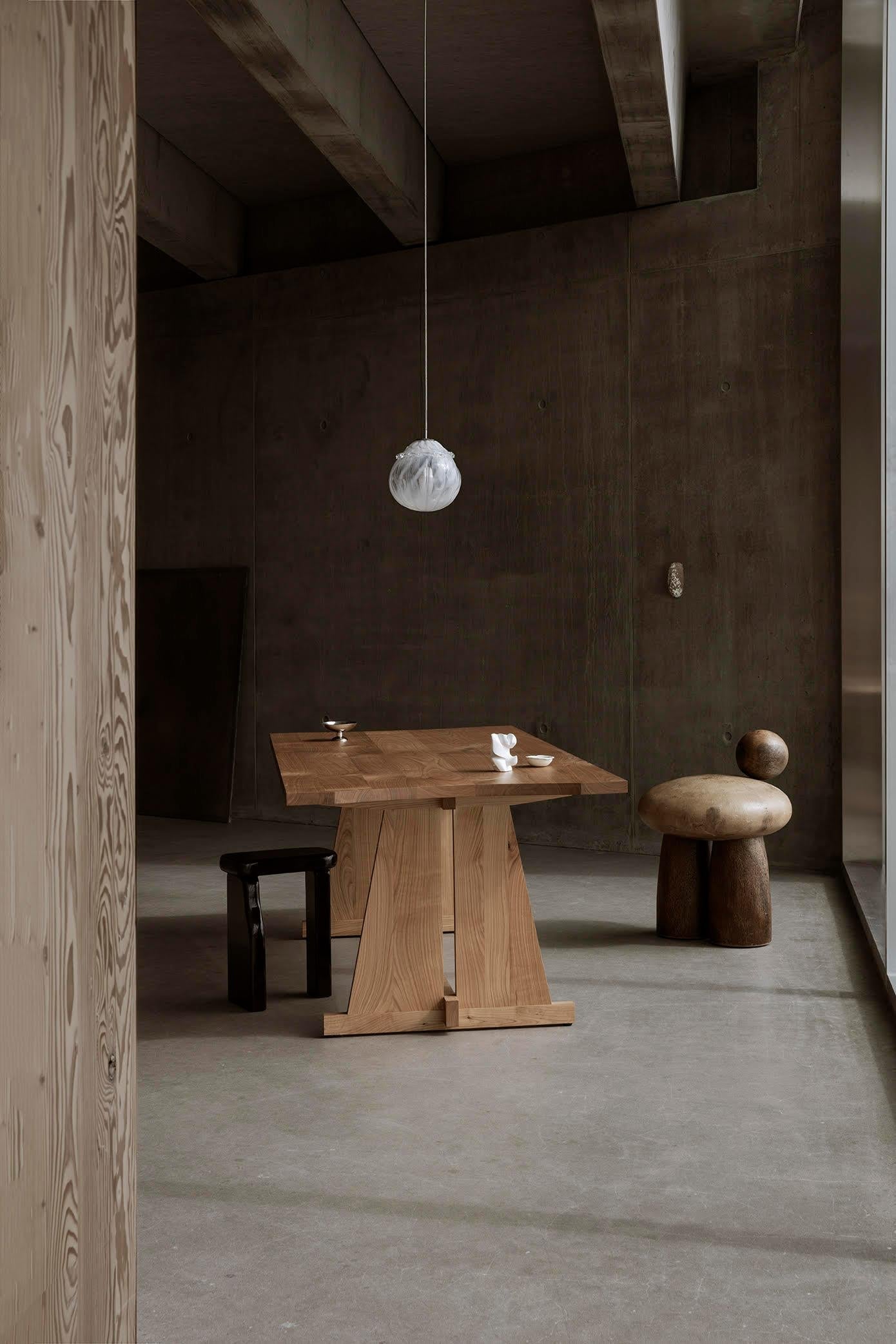 https://a.1stdibscdn.com/lola-classic-dining-table-in-solid-european-cherry-by-standard-practice-for-sale-picture-9/f_12192/f_492664021773766412038/StandardPractice_Lola_Classic_08_master.jpg