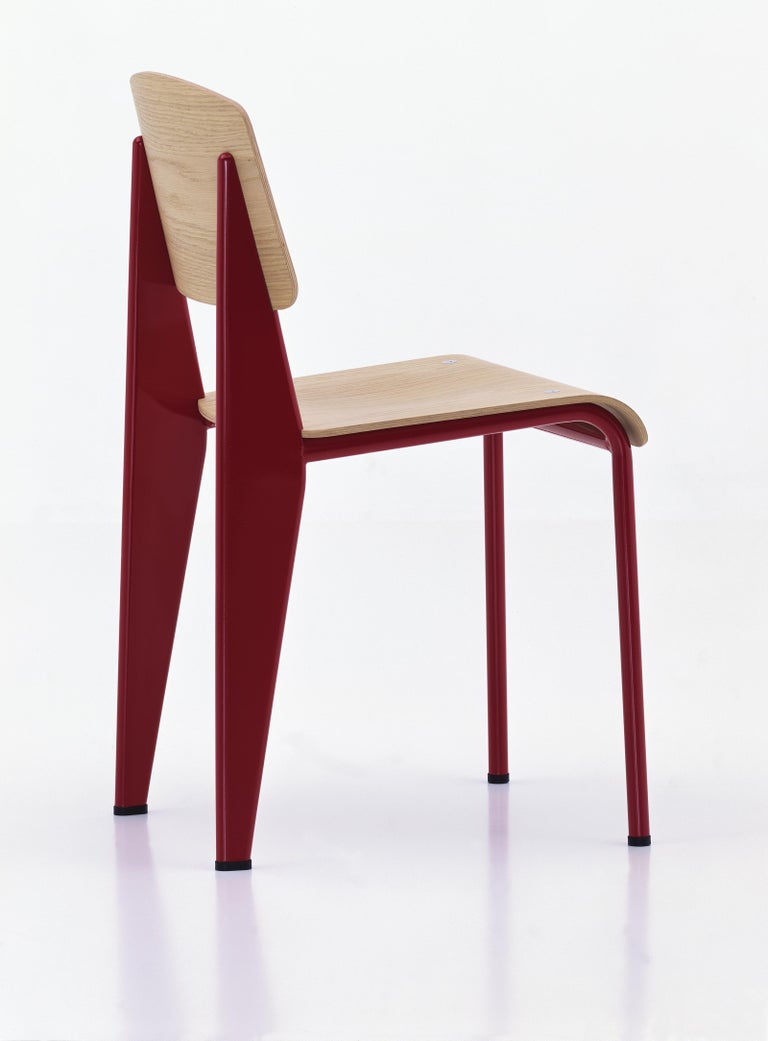 https://a.1stdibscdn.com/jean-prouve-standard-chair-in-natural-oak-and-blue-metal-for-vitra-for-sale-picture-7/f_14472/f_331589321678133569683/Standard_91386_master_master.jpg?width=768