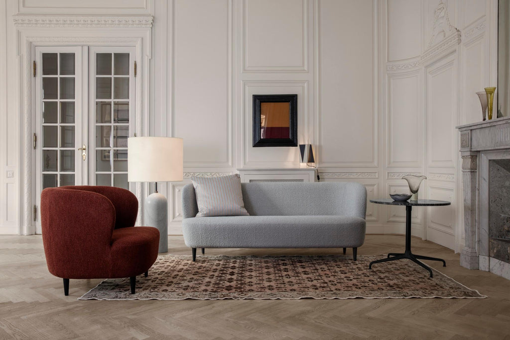 https://a.1stdibscdn.com/customizable-gubi-stay-sofa-by-space-copenhagen-for-sale-picture-9/f_44652/f_285531421651855186754/StayLoungeChair_GravityFloorLampXL_StaySofa_B_4TableLamp_BeetleLoungeTable_On_master.jpg
