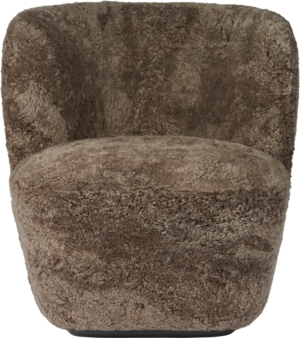 https://a.1stdibscdn.com/customizable-gubi-stay-lounge-chair-by-space-copenhagen-for-sale-picture-10/f_44652/f_285558021651864295948/Stay_LoungeChair_75_Fixed_FullyUpholstered_Black_Skandilock_Curly_Sahara_ItemNr_10051218_Front_master.jpg