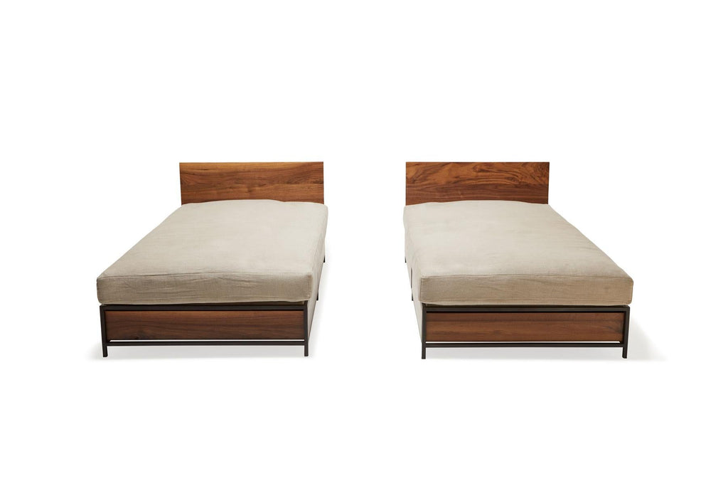 https://a.1stdibscdn.com/guest-bed-sofa-with-storage-drawers-for-sale-picture-5/f_24923/f_200500721596140137307/StephenKenn_GuestBed_2020_06_web_master.jpg