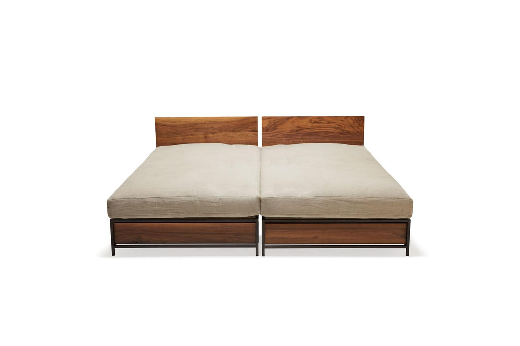 https://a.1stdibscdn.com/guest-bed-sofa-with-storage-drawers-for-sale-picture-6/f_24923/f_200500721596140147940/StephenKenn_GuestBed_2020_07_web_master.jpg