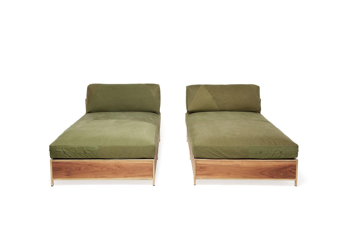 https://a.1stdibscdn.com/vintage-military-canvas-guest-bed-sofa-with-storage-drawers-for-sale-picture-6/f_24923/f_240701521623090928878/StephenKenn_MilitaryCanvas_AntBrass_GuestBed_web_06_master.jpg