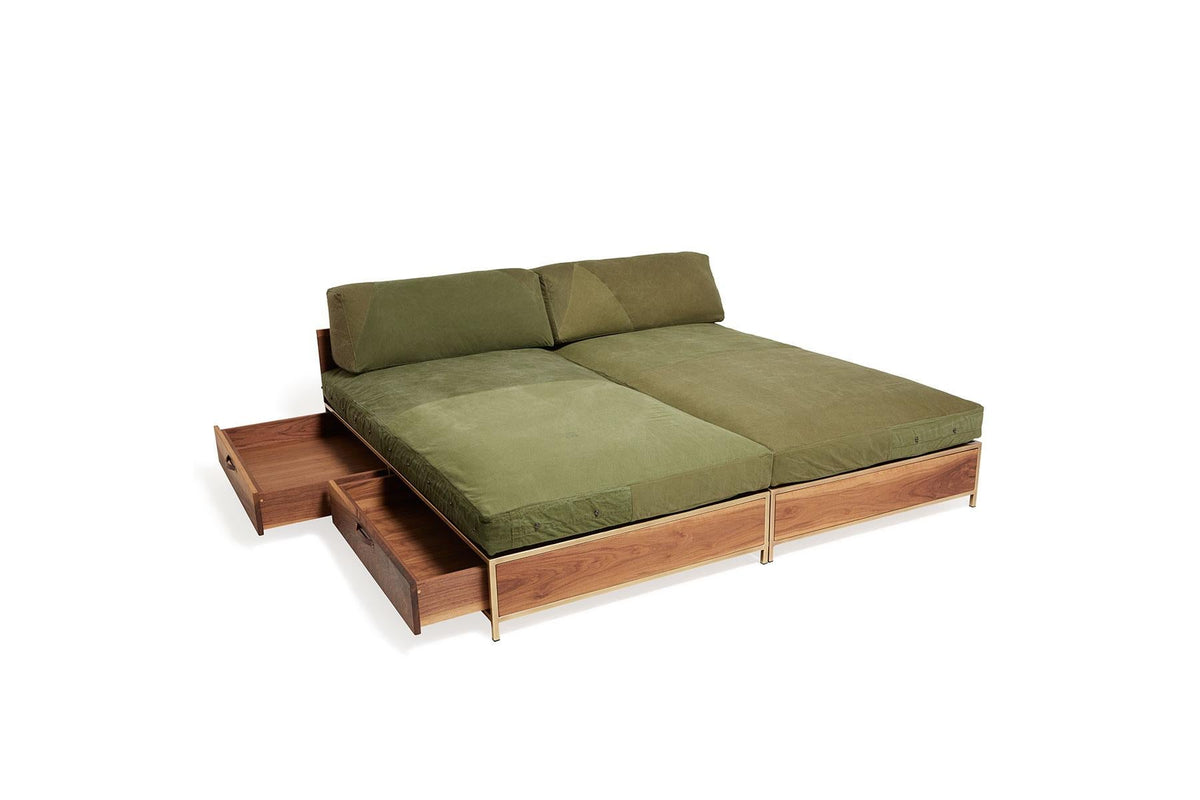 https://a.1stdibscdn.com/vintage-military-canvas-guest-bed-sofa-with-storage-drawers-for-sale-picture-8/f_24923/f_240701521623090932517/StephenKenn_MilitaryCanvas_AntBrass_GuestBed_web_09_master.jpg