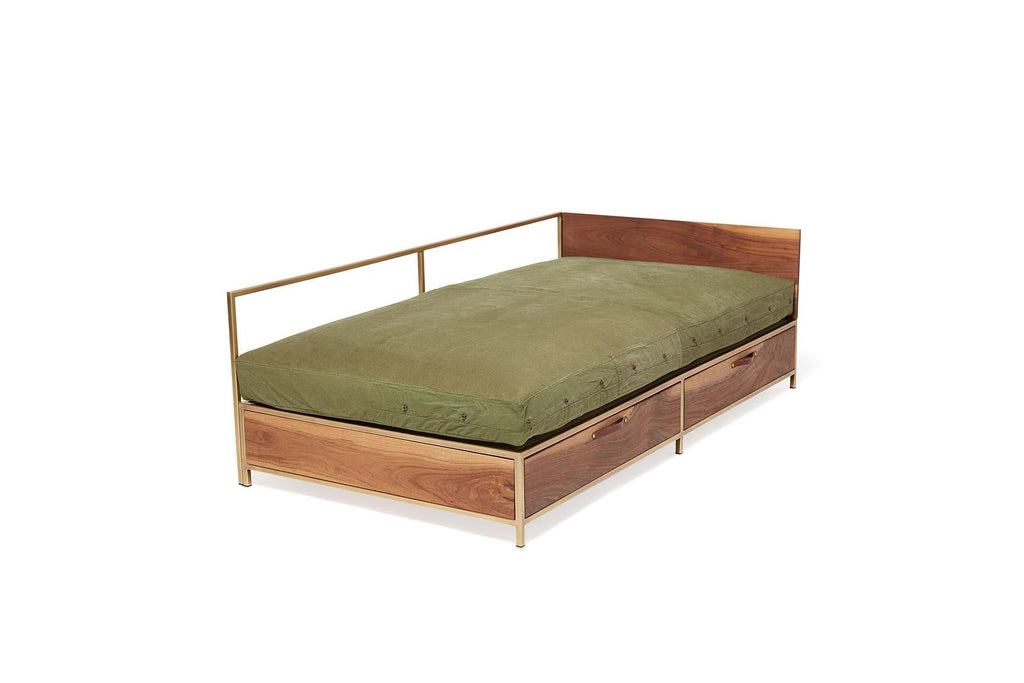 https://a.1stdibscdn.com/vintage-military-canvas-guest-bed-sofa-with-storage-drawers-for-sale-picture-14/f_24923/f_240701521623090942873/StephenKenn_MilitaryCanvas_AntBrass_GuestBed_web_15_master.jpg