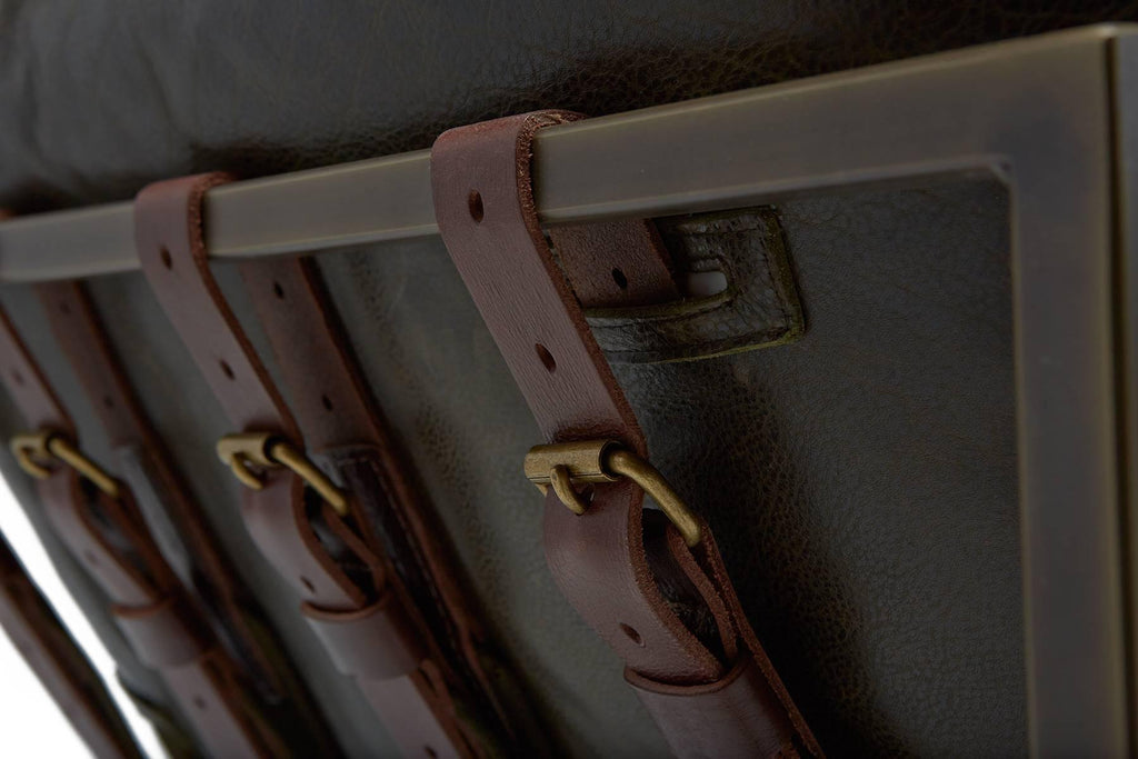 https://a.1stdibscdn.com/archivesE/upload/f_24923/1485909940371/StephenKenn_OliveLeather_TwoSeat_5_web_master.jpg