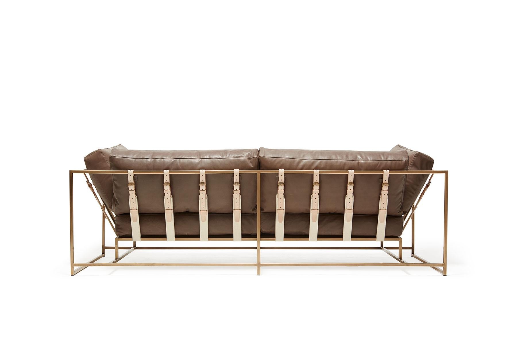 https://a.1stdibscdn.com/valhalla-dove-leather-and-antique-brass-two-seat-sofa-for-sale-picture-3/f_24923/f_175875321579121075641/StephenKenn_ValDove_AntBrass_TwoSeatSofa_2019_03_web_master.jpg
