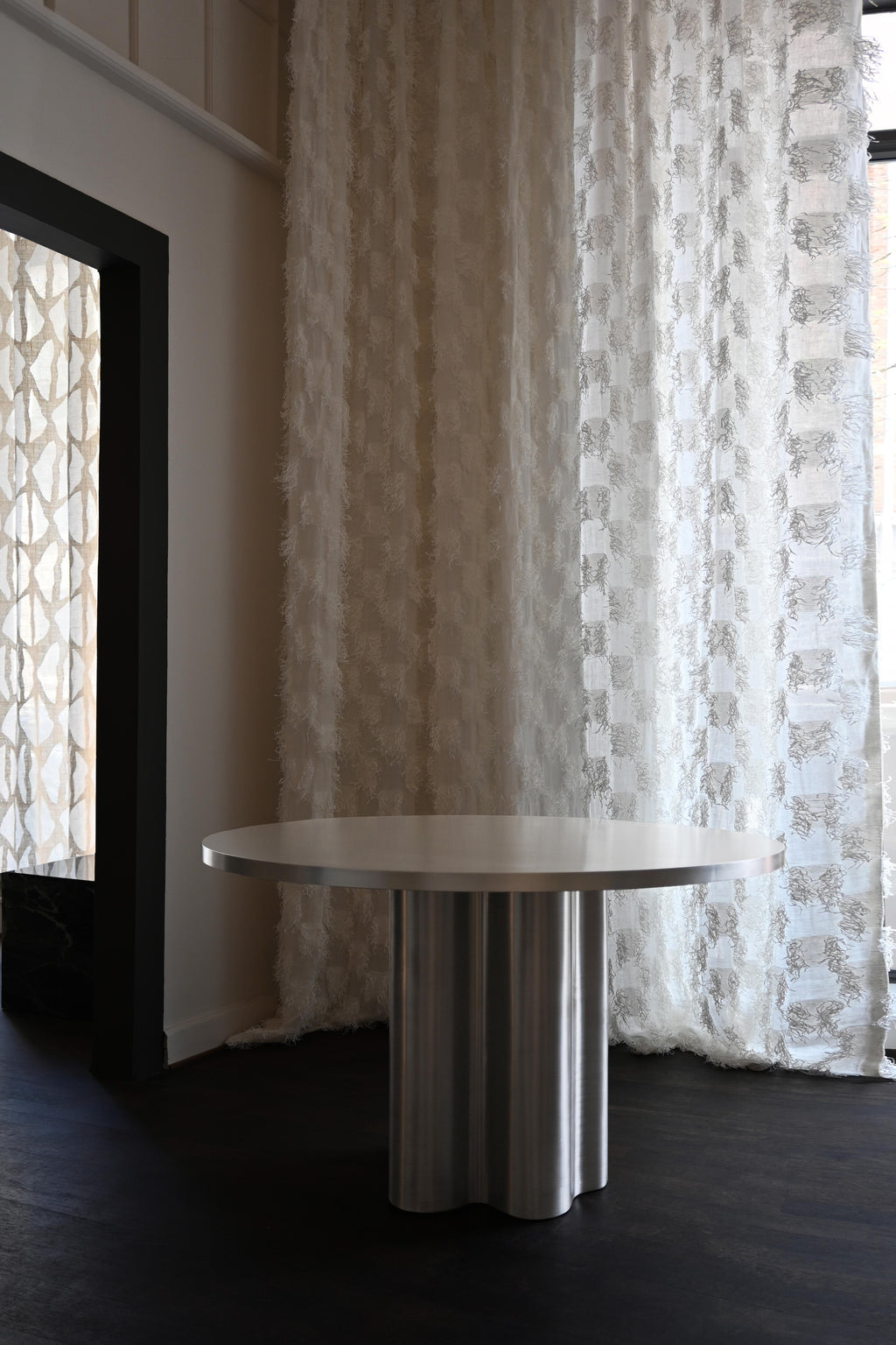 https://a.1stdibscdn.com/piccolo-silver-root-marble-dining-table-by-caia-leifsdotter-for-sale-picture-5/f_12192/f_483420421768498200586/Stlver_root_Steel_table_master.jpg
