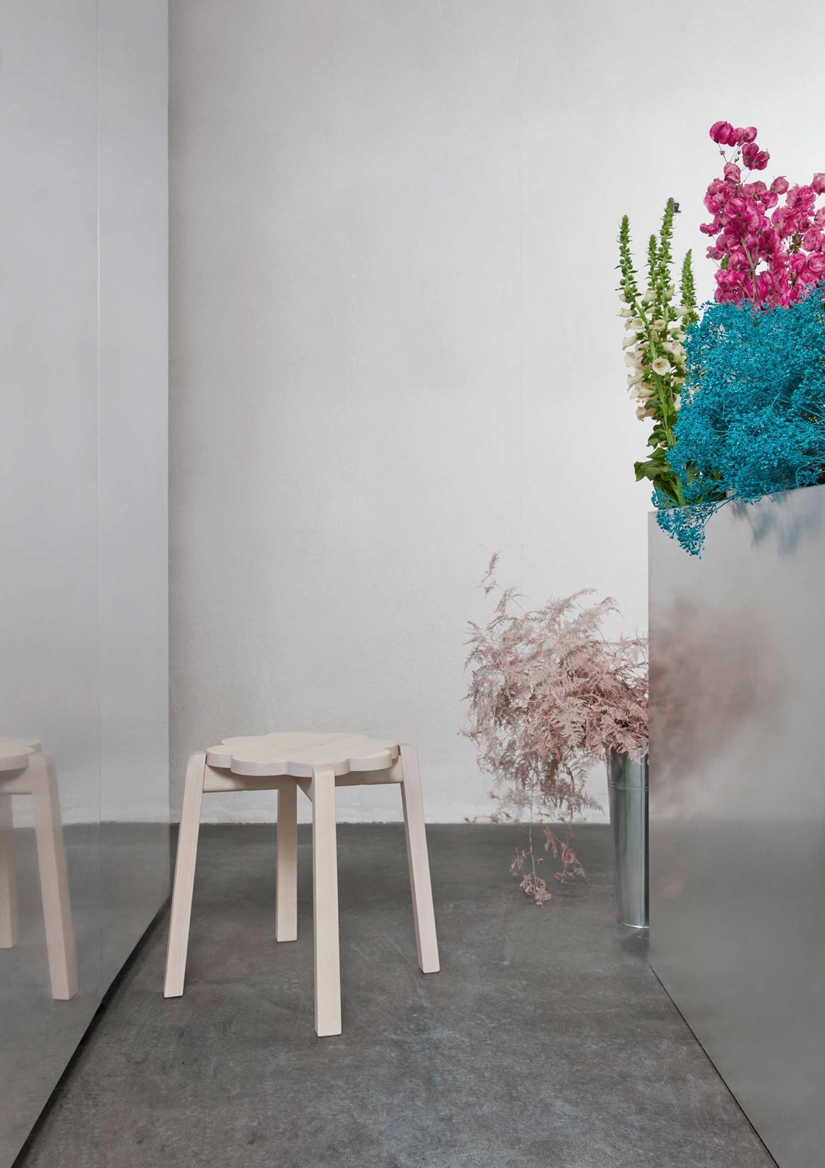 https://a.1stdibscdn.com/natural-blossom-barstool-by-storangen-design-for-sale-picture-5/f_12192/f_339508921682280418684/Storangen_10b_master.jpg