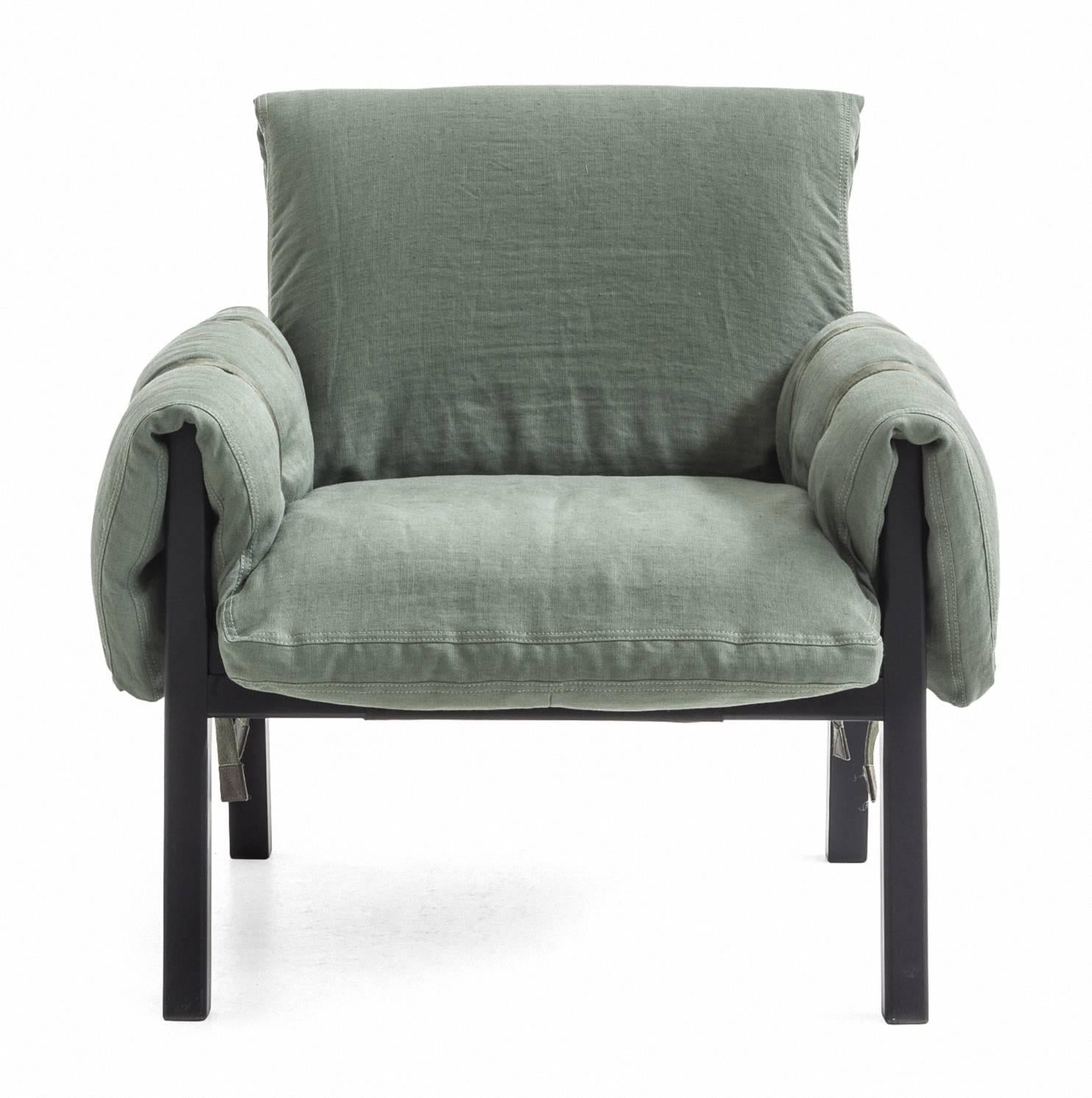 https://a.1stdibscdn.com/strapped-armchair-with-fiber-and-varnished-ash-frame-by-moroso-for-diesel-for-sale-picture-2/archivesE/upload/f_16392/f_99792531519641237743/Strapped_Armchair_with_Fiber_and_Varnished_Ash_Frame_Moroso_Diesel_2_master.jpg