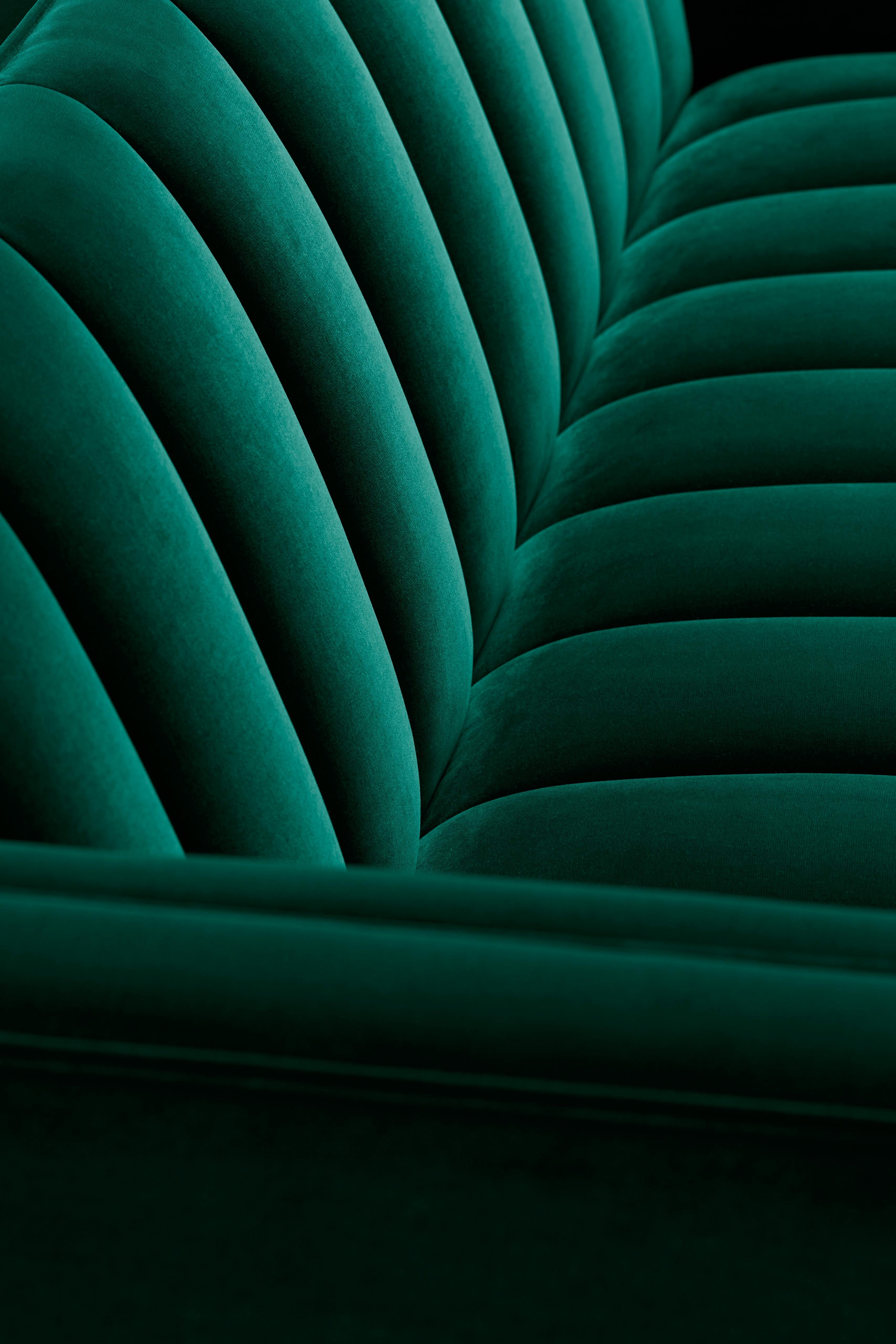 https://a.1stdibscdn.com/contemporary-channeled-fleure-3-seater-sofa-in-emerald-green-velvet-brass-legs-for-sale-picture-7/f_27813/f_456832221752147091398/StuartScott_Fleure_3_Seater_Emerald_Green_3_master.jpg