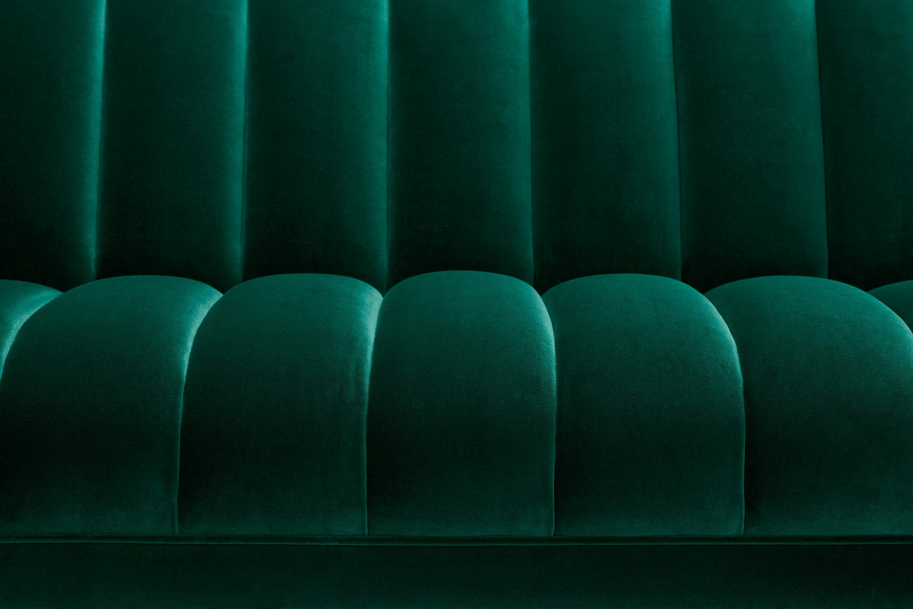 https://a.1stdibscdn.com/contemporary-channeled-fleure-3-seater-sofa-in-emerald-green-velvet-brass-legs-for-sale-picture-9/f_27813/f_456832221752147093148/StuartScott_Fleure_3_Seater_Emerald_Green_5_master.jpg