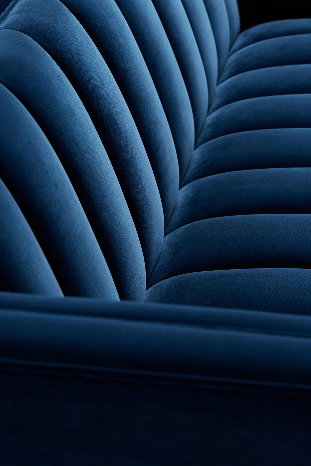 https://a.1stdibscdn.com/contemporary-fleure-3-seat-sofa-in-blue-velvet-with-brass-oak-walnut-legs-for-sale-picture-4/f_27813/f_209877921602773415501/StuartScott_Fleure_3_Seater_Sofa6286_FIN_master.jpg