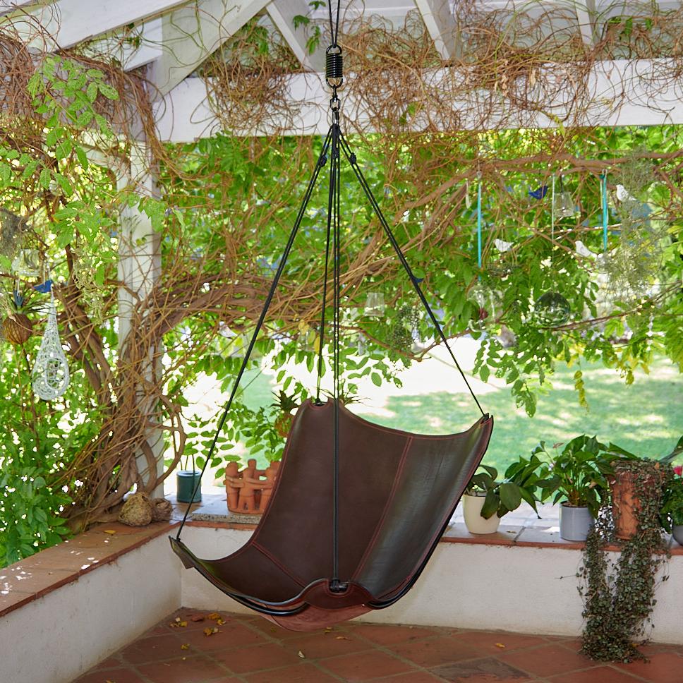 https://a.1stdibscdn.com/a-modern-take-on-the-butterfly-chair-now-hanging-chair-for-sale-picture-5/f_32773/f_338052221681472932250/Studio_Stirling_ButterFLY_Swing_Seat_5_master.jpg