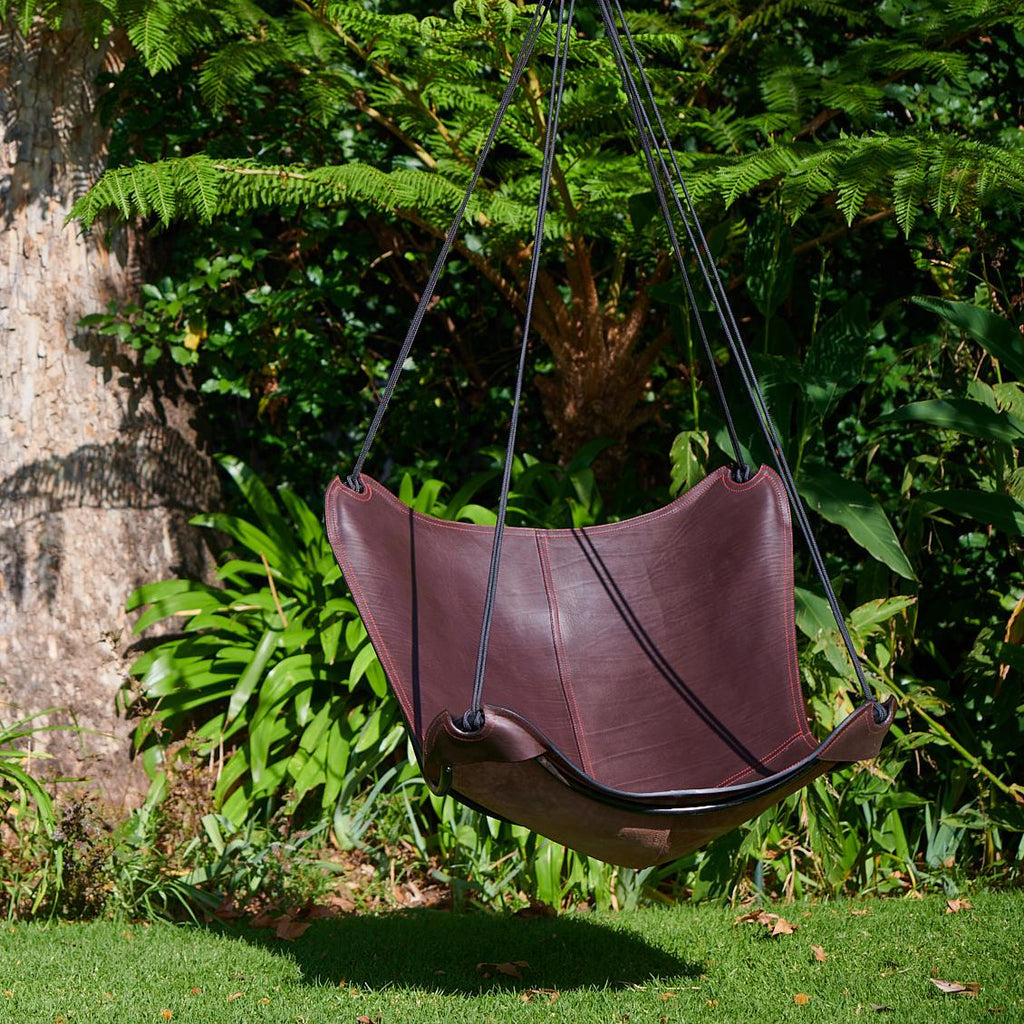 https://a.1stdibscdn.com/a-modern-take-on-the-butterfly-chair-now-hanging-chair-for-sale-picture-6/f_32773/f_338052221681472932422/Studio_Stirling_ButterFLY_Swing_Seat_6_master.jpg