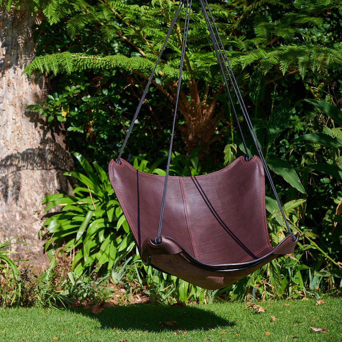 https://a.1stdibscdn.com/a-modern-take-on-the-butterfly-chair-now-hanging-chair-for-sale-picture-6/f_32773/f_338052221681472932422/Studio_Stirling_ButterFLY_Swing_Seat_6_master.jpg