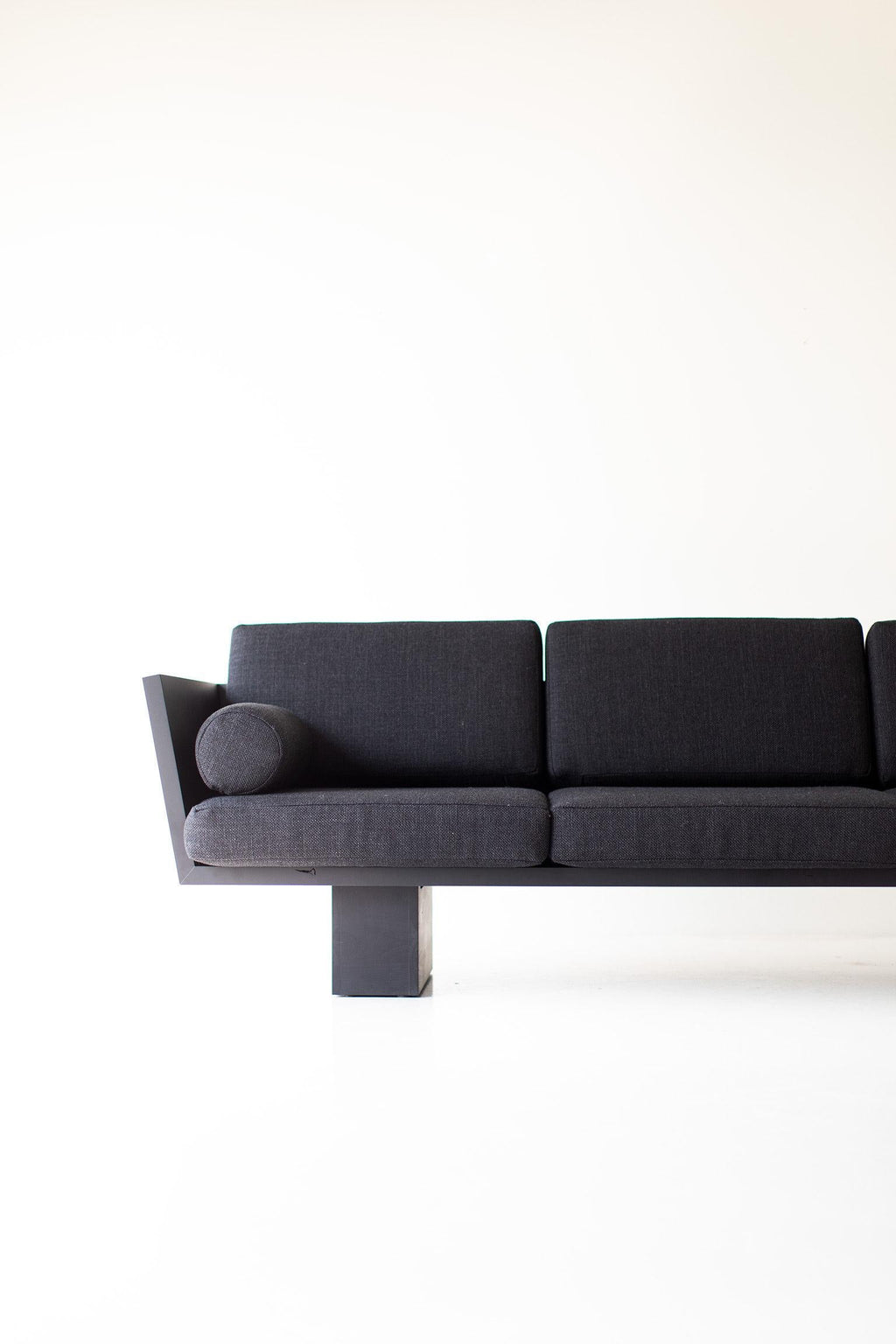 https://a.1stdibscdn.com/suelo-modern-black-sofa-for-sale-picture-6/f_9720/1600440506855/Suelo_Black_Modern_Sofa_1020_06_master.jpg