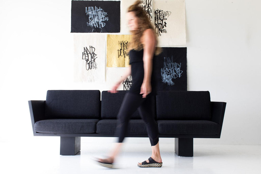 https://a.1stdibscdn.com/suelo-modern-black-sofa-for-sale-picture-9/f_9720/1600440508975/Suelo_Black_Modern_Sofa_1020_09_master.jpg
