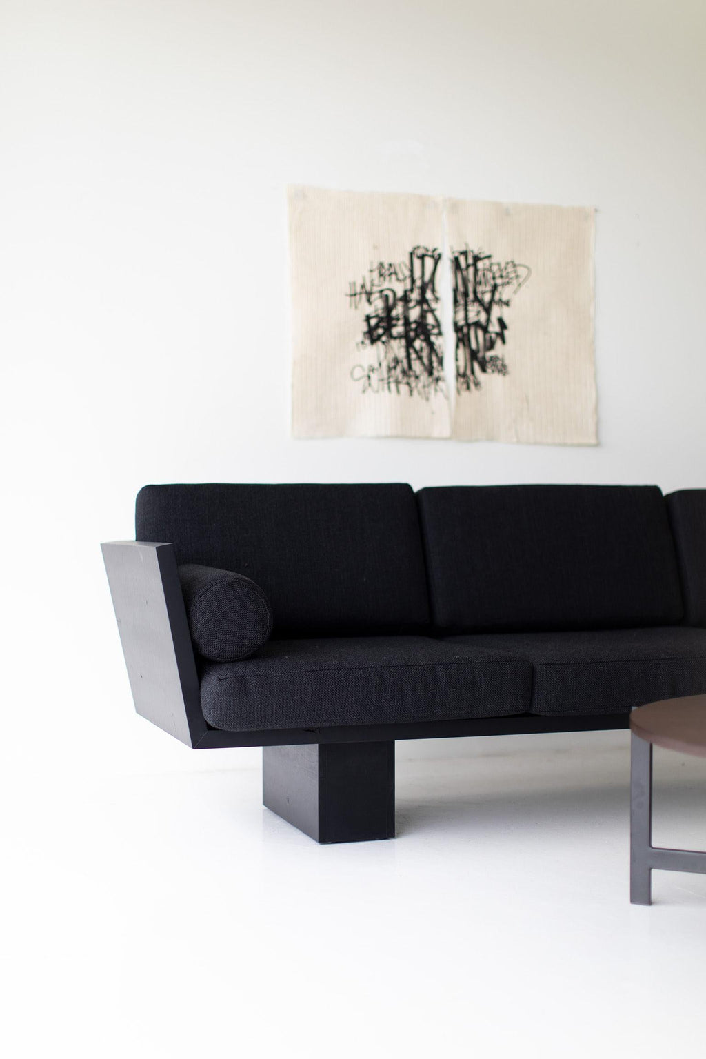 https://a.1stdibscdn.com/suelo-modern-black-sofa-for-sale-picture-11/f_9720/1600440510738/Suelo_Black_Modern_Sofa_1020_11_master.jpg