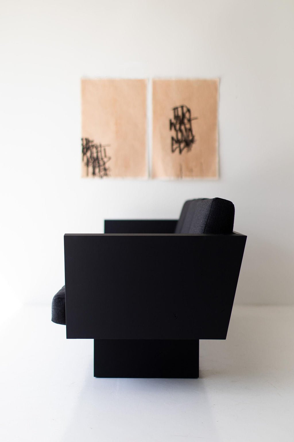 https://a.1stdibscdn.com/suelo-modern-black-sofa-for-sale-picture-13/f_9720/1600440511723/Suelo_Black_Modern_Sofa_1020_13_master.jpg