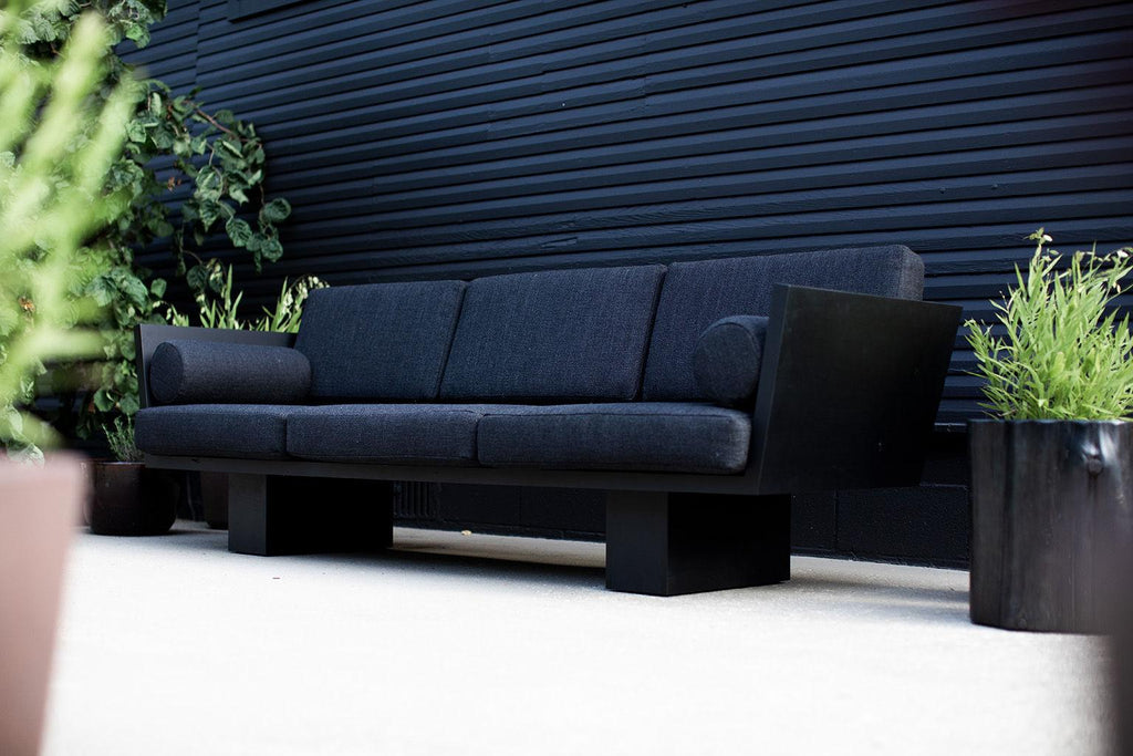 https://a.1stdibscdn.com/suelo-modern-outdoor-sofa-for-sale-picture-2/f_9720/1600712358797/Suelo_Modern_Outdoor_Sofa_02_master.jpg