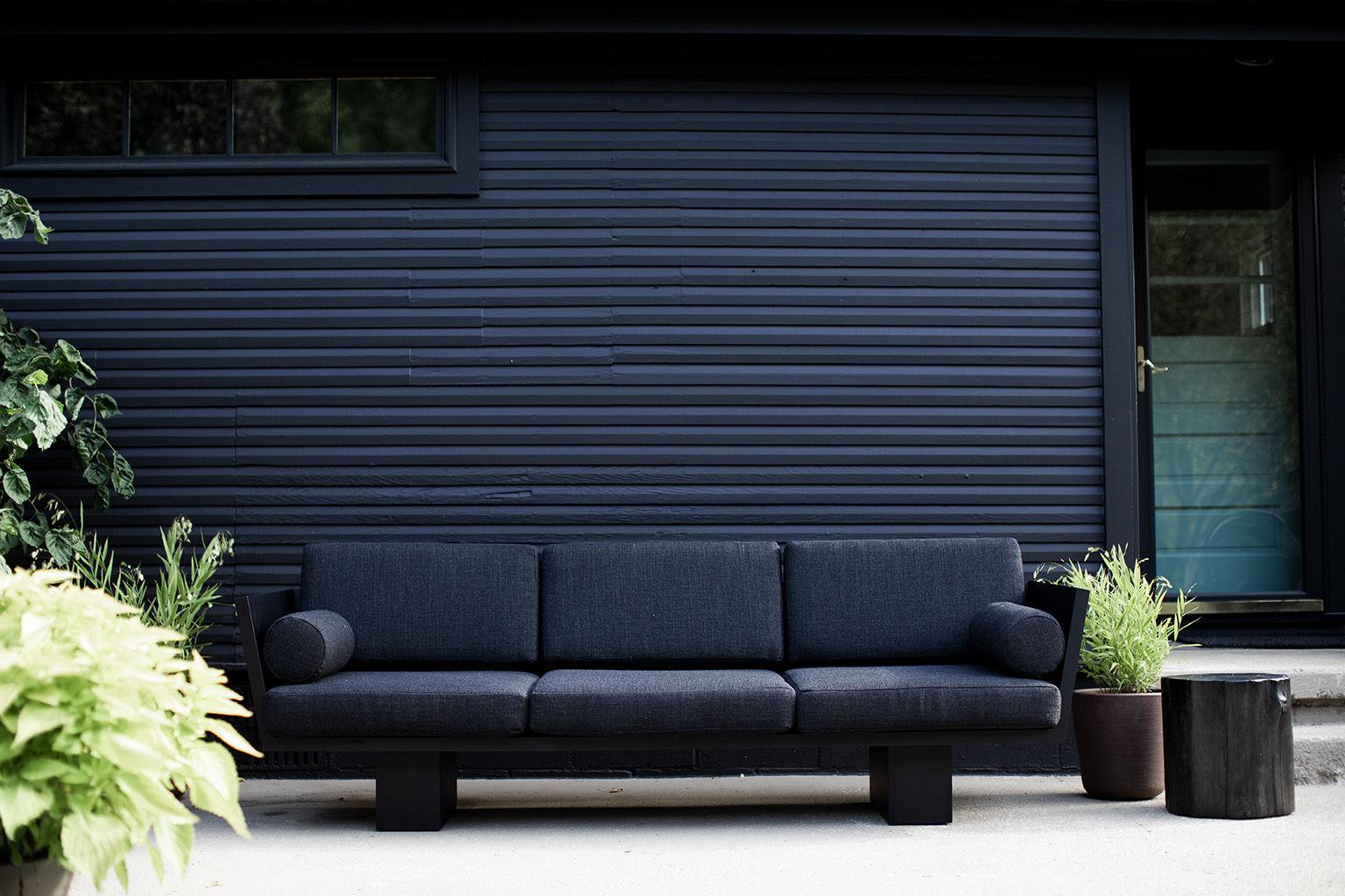https://a.1stdibscdn.com/suelo-modern-outdoor-sofa-for-sale-picture-3/f_9720/1600712359705/Suelo_Modern_Outdoor_Sofa_03_master.jpg