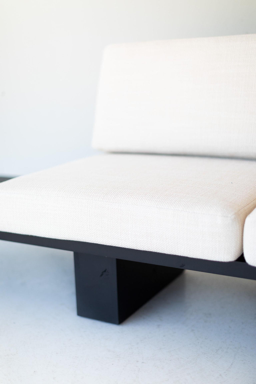 https://a.1stdibscdn.com/suelo-modern-platform-sofa-for-sale-picture-9/f_9720/f_245123921626207998960/Suelo_Modern_Platform_Sofa_09_master.jpg
