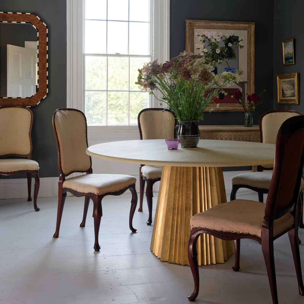 https://a.1stdibscdn.com/sunburst-round-dining-table-by-bunny-williams-home-for-sale-picture-6/f_83572/f_483270521768421637090/Sunburst2023_edited_61e736ea_a1f7_42ad_a723_1ba59247427e_master.jpg